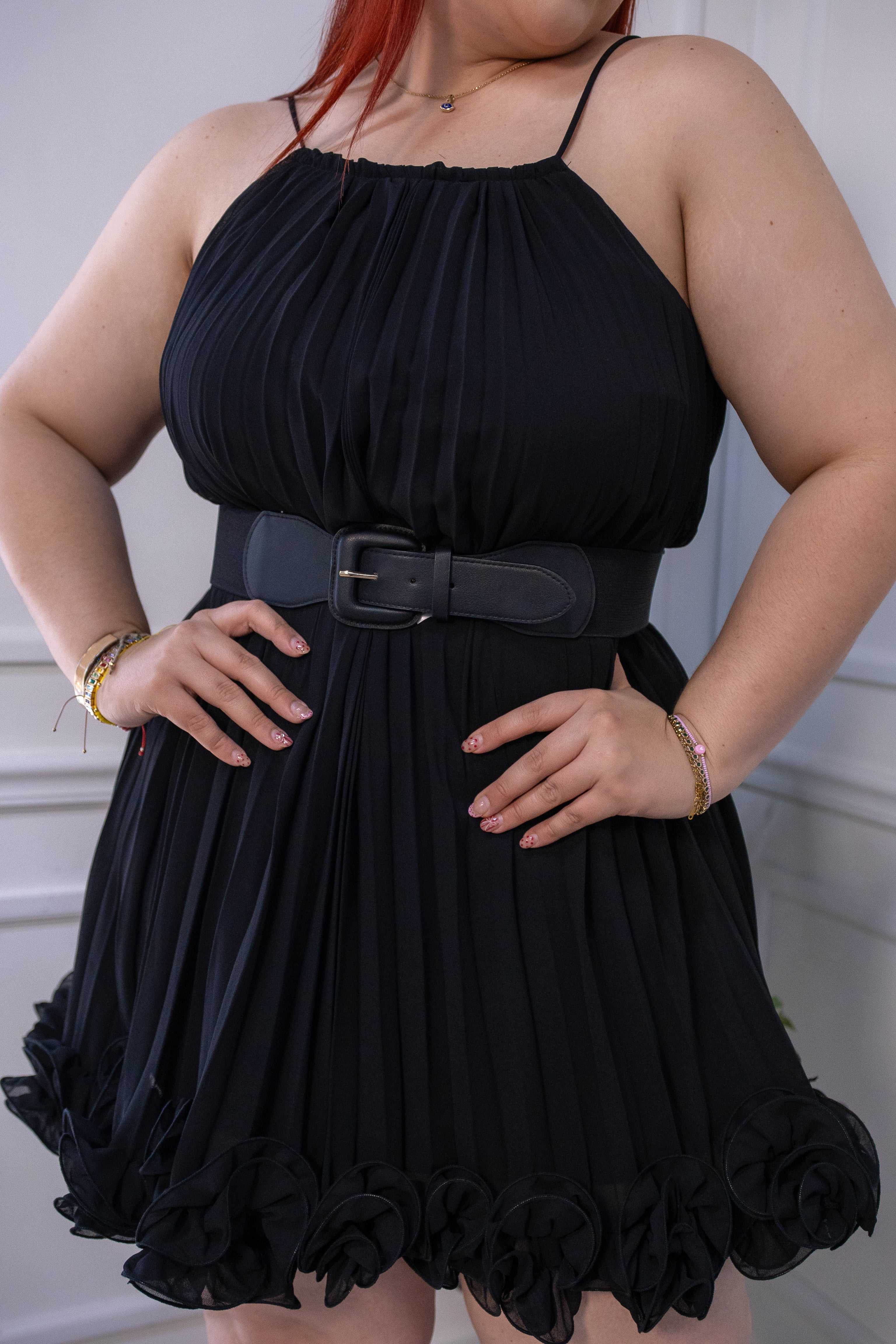 Vestido Curvy Coqueto Gasa Plisada Negro con Forro Eventos