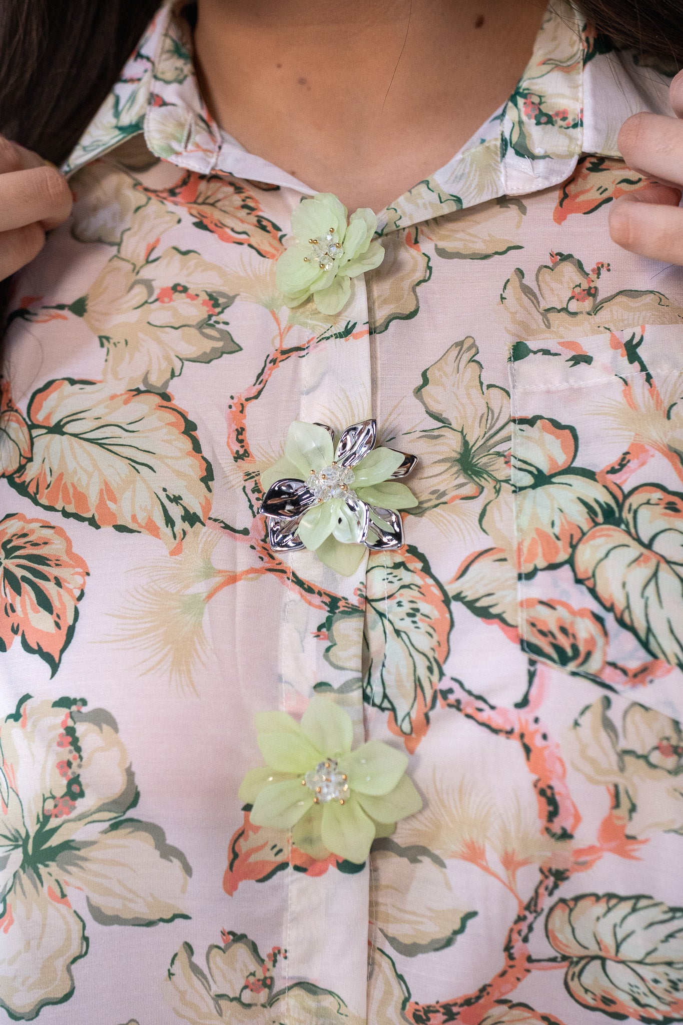 Camisa estampada con botones chic. Casual, cómodo y fresca. Para regalo de mujeres.