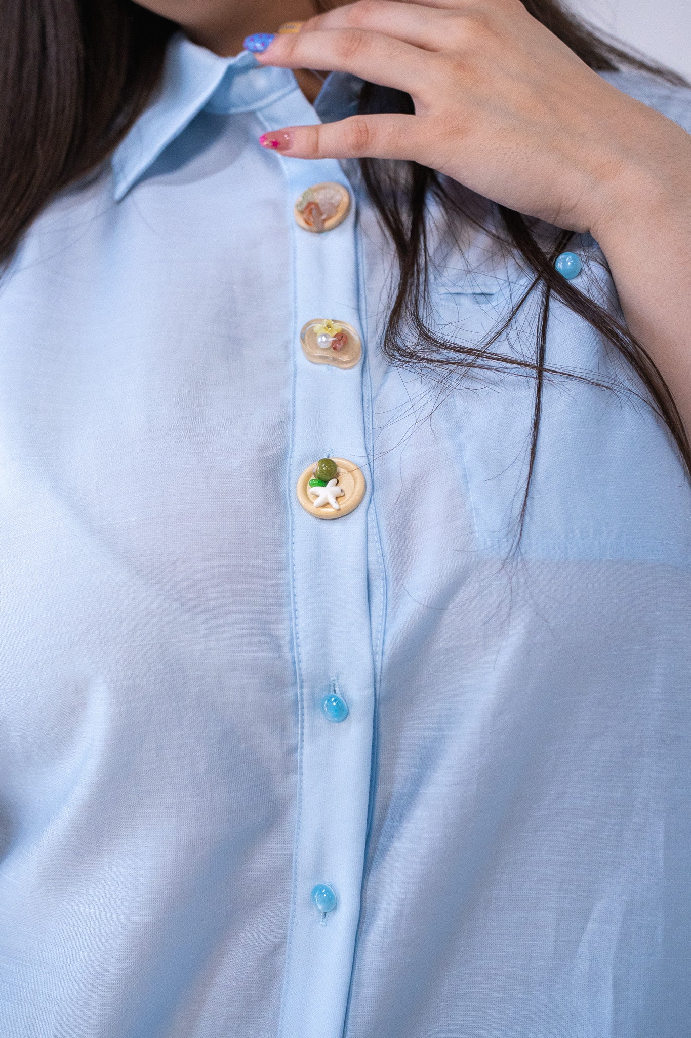 Camisa Curvy Lisa con Botones Azul Versátil Profesional