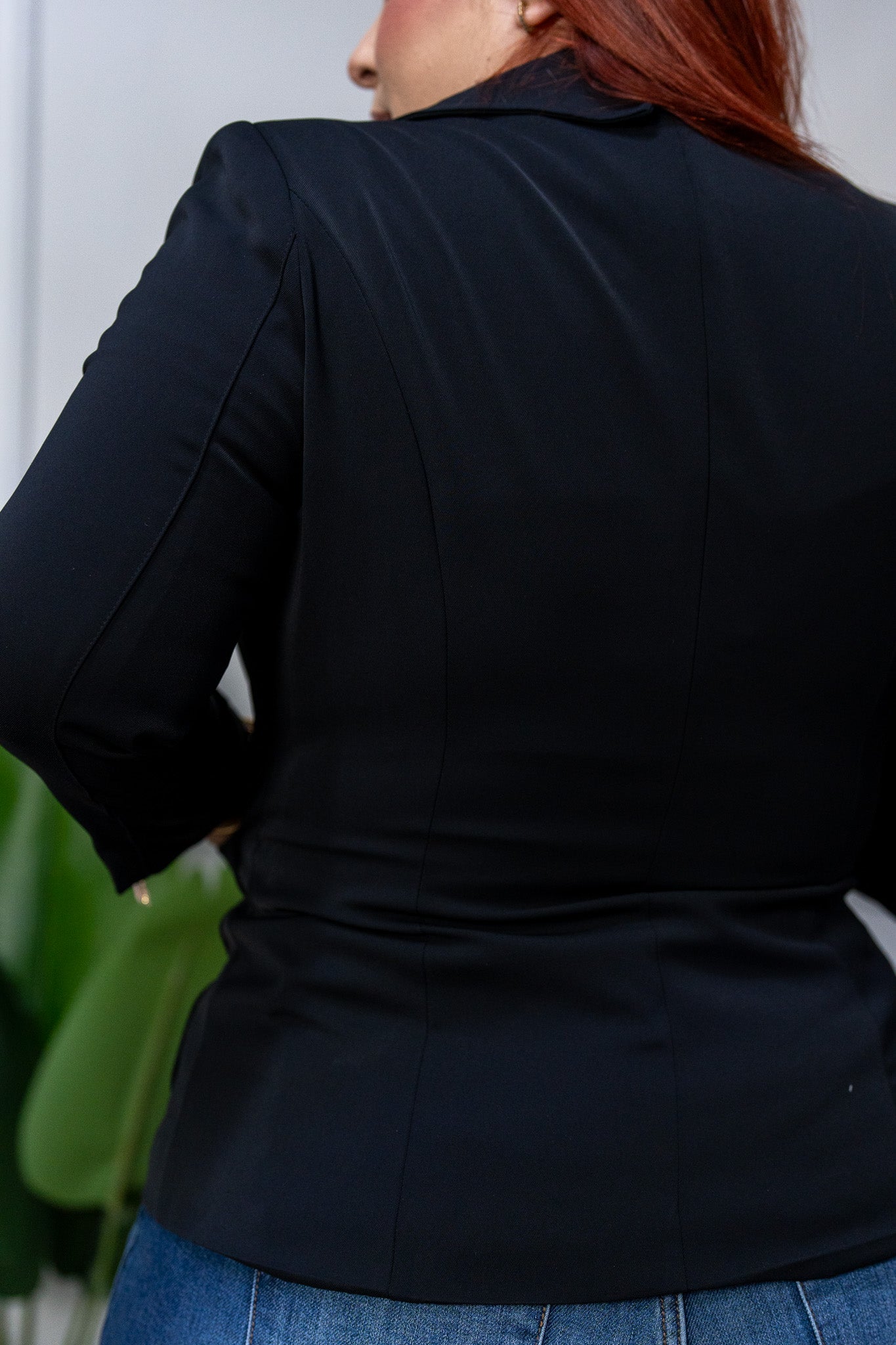 Blazer Curvy Negro Elegante con Botones Dorados Estilo Tailored