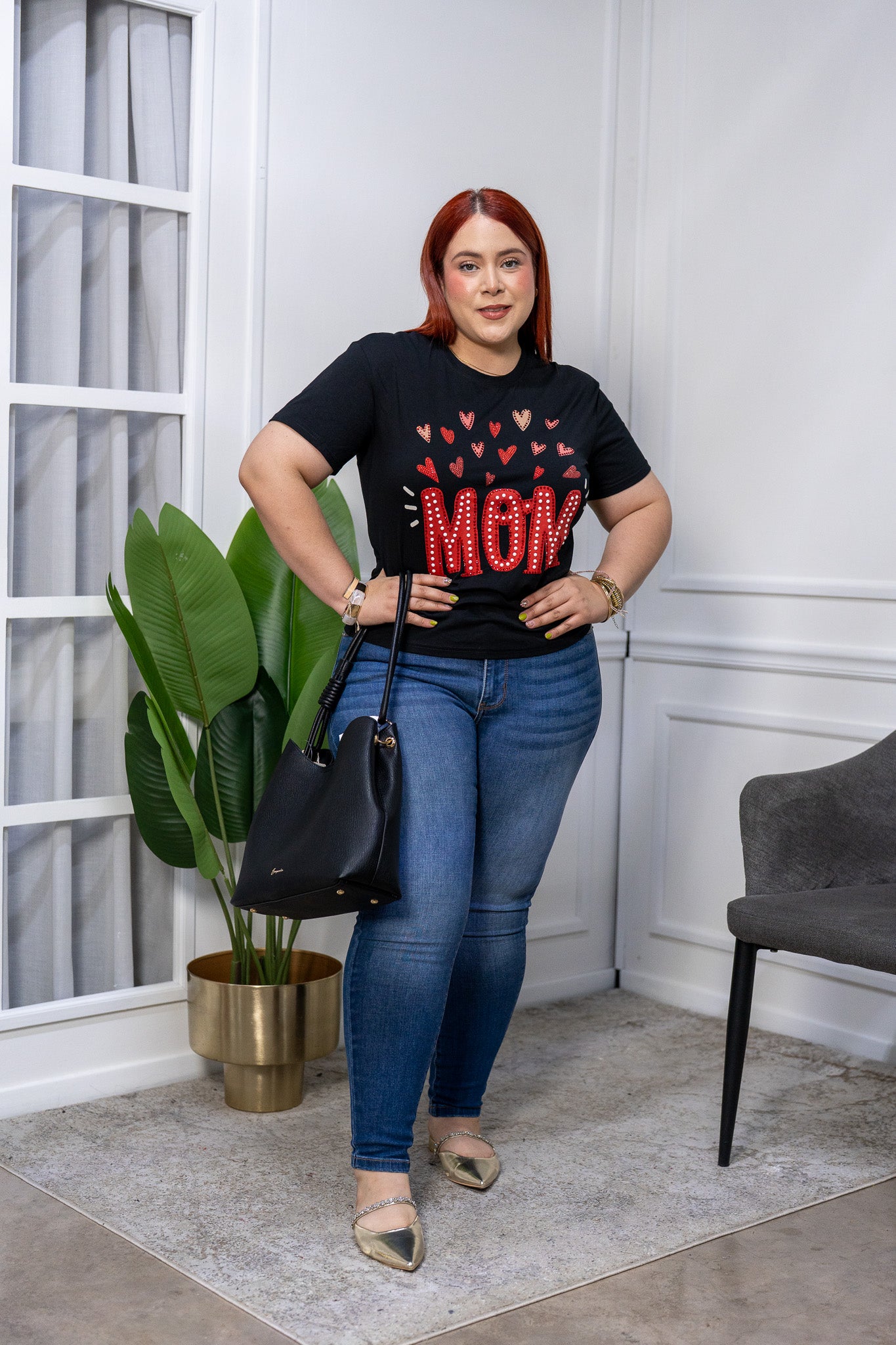 Playera Curvy Negra Estampado Mom con Pedrería Regalo Mamá
