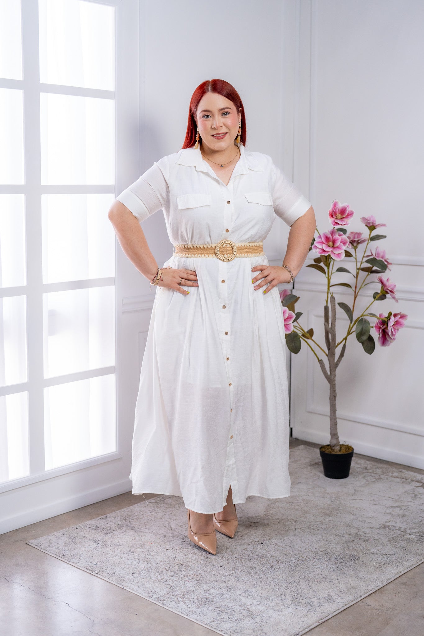 Vestido Maxi Camisero Curvy Blanco con Botones y Cinturón de Paja
