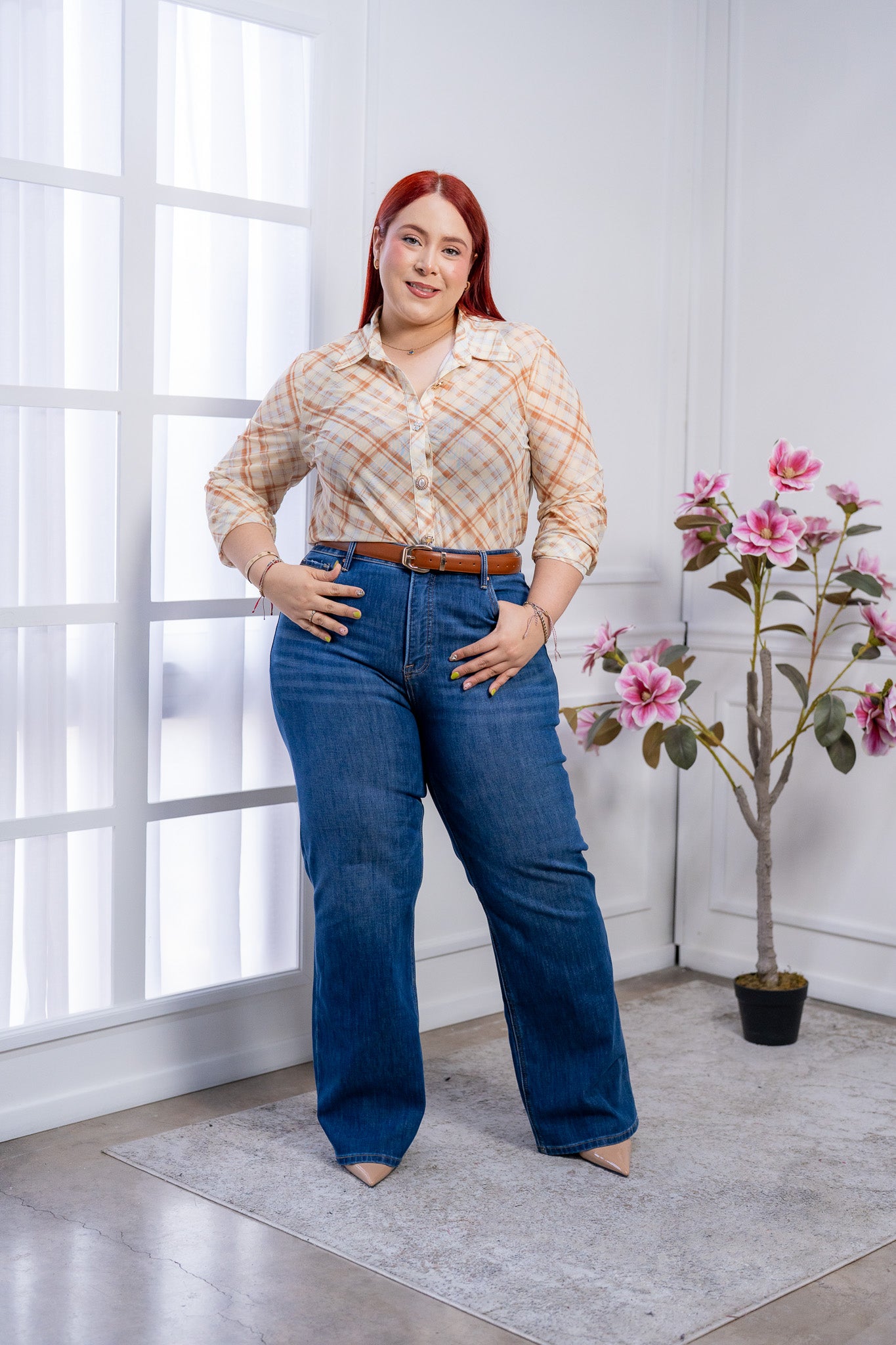 Blusa Curvy de Mesh con Estampado de Cuadros en Tonos Tierra