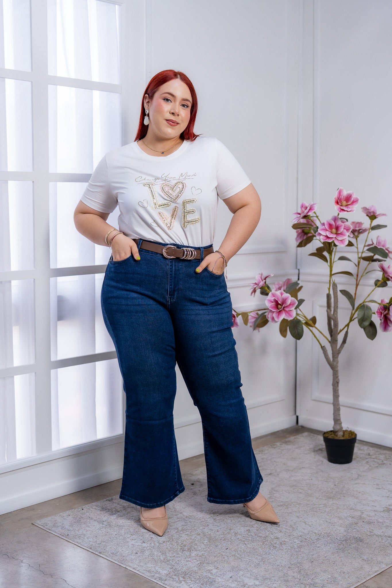 Jeans campana Curvy Azul Oscuro con Tiro Alto y Doble Botón