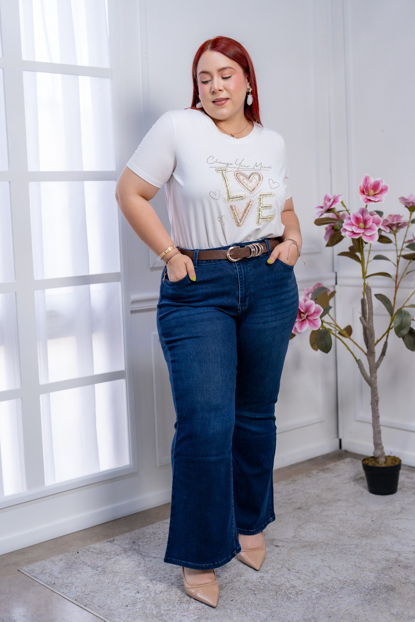 Jeans campana Curvy Azul Oscuro con Tiro Alto y Doble Botón