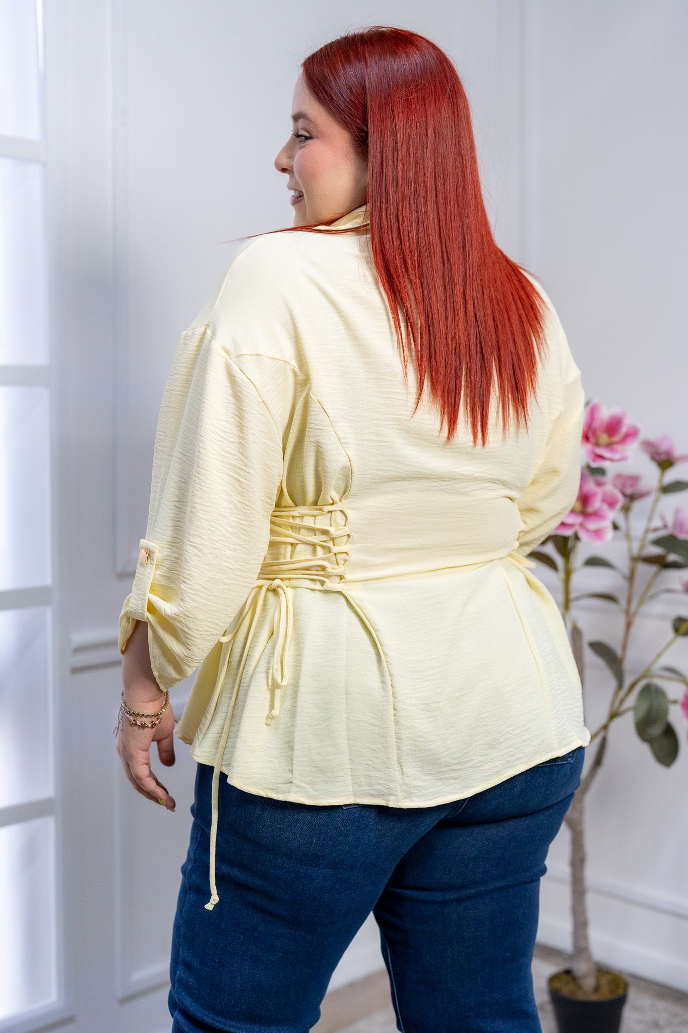 Blusa Curvy Amarilla Pastel con Corset de Agujetas Ajustables
