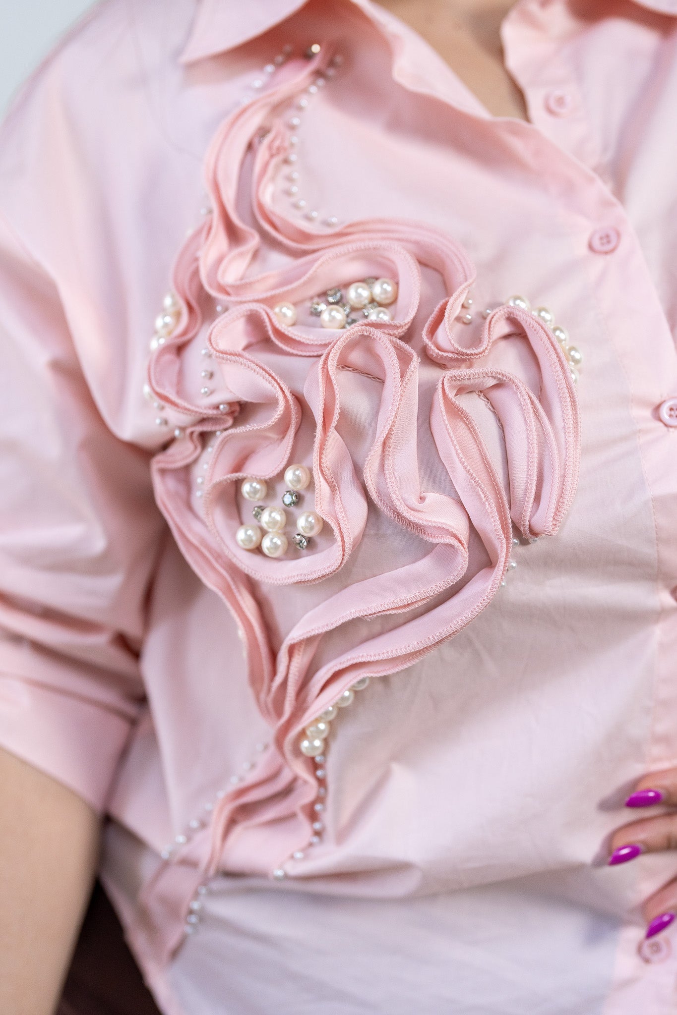 Camisa Curvy Rosa Pastel con Flor 3D y Perlas