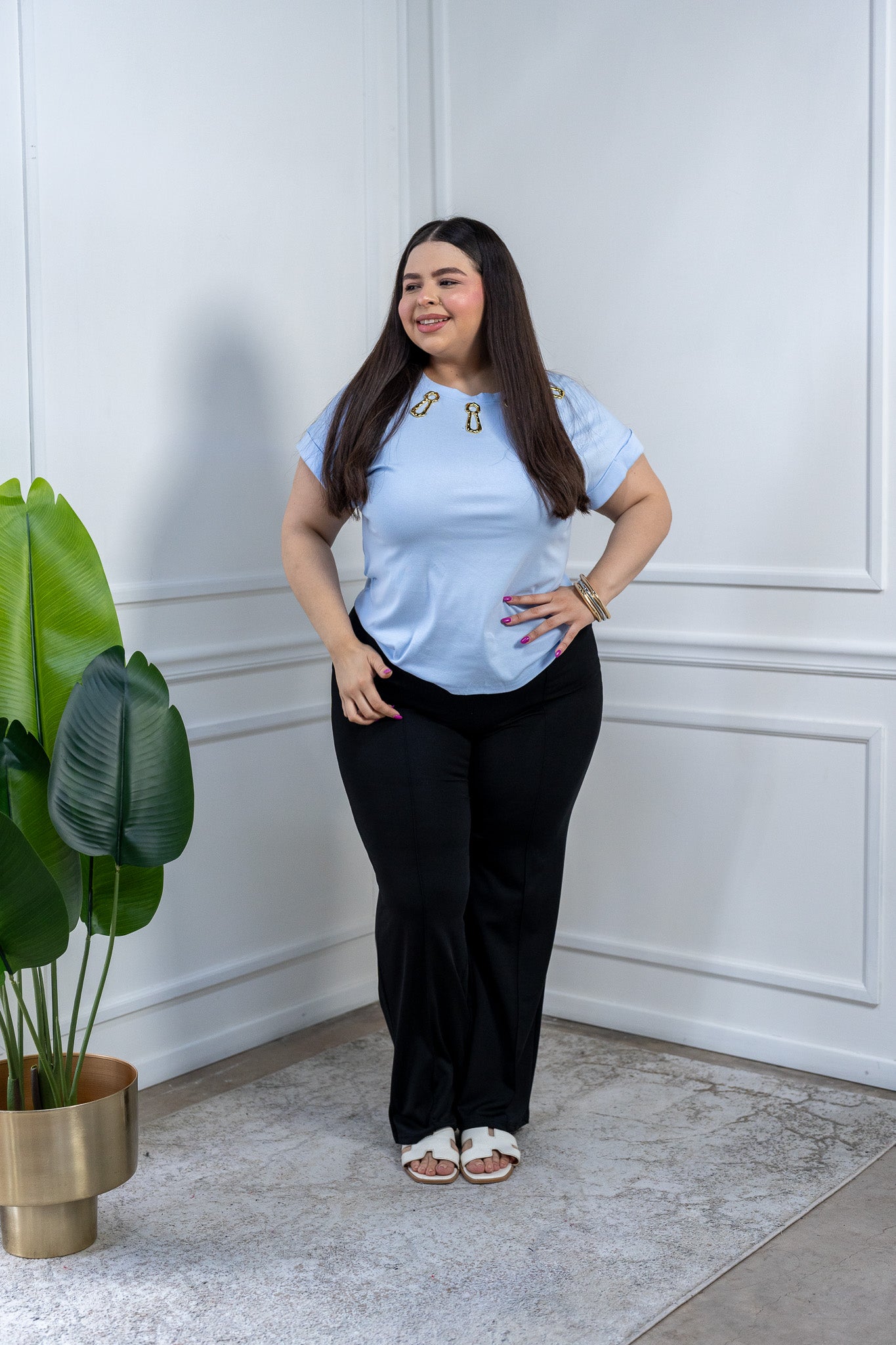 Blusa Curvy Azul Cielo de Algodón con Herrajes Dorados