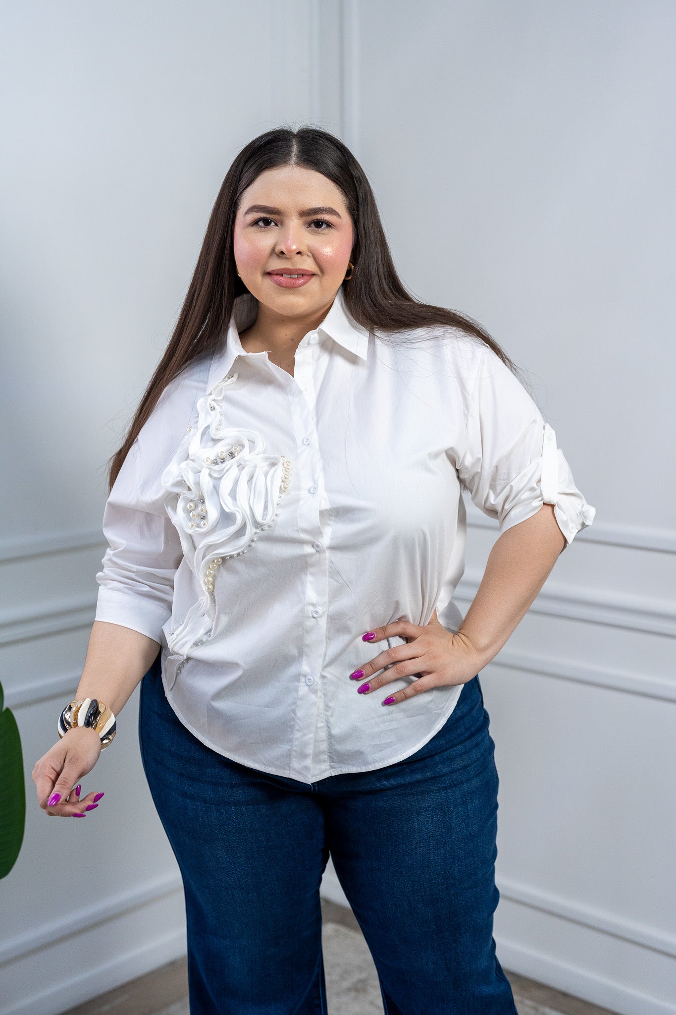 Camisa Curvy Blanca Algodón con Aplicación Floral 3D y Perlas