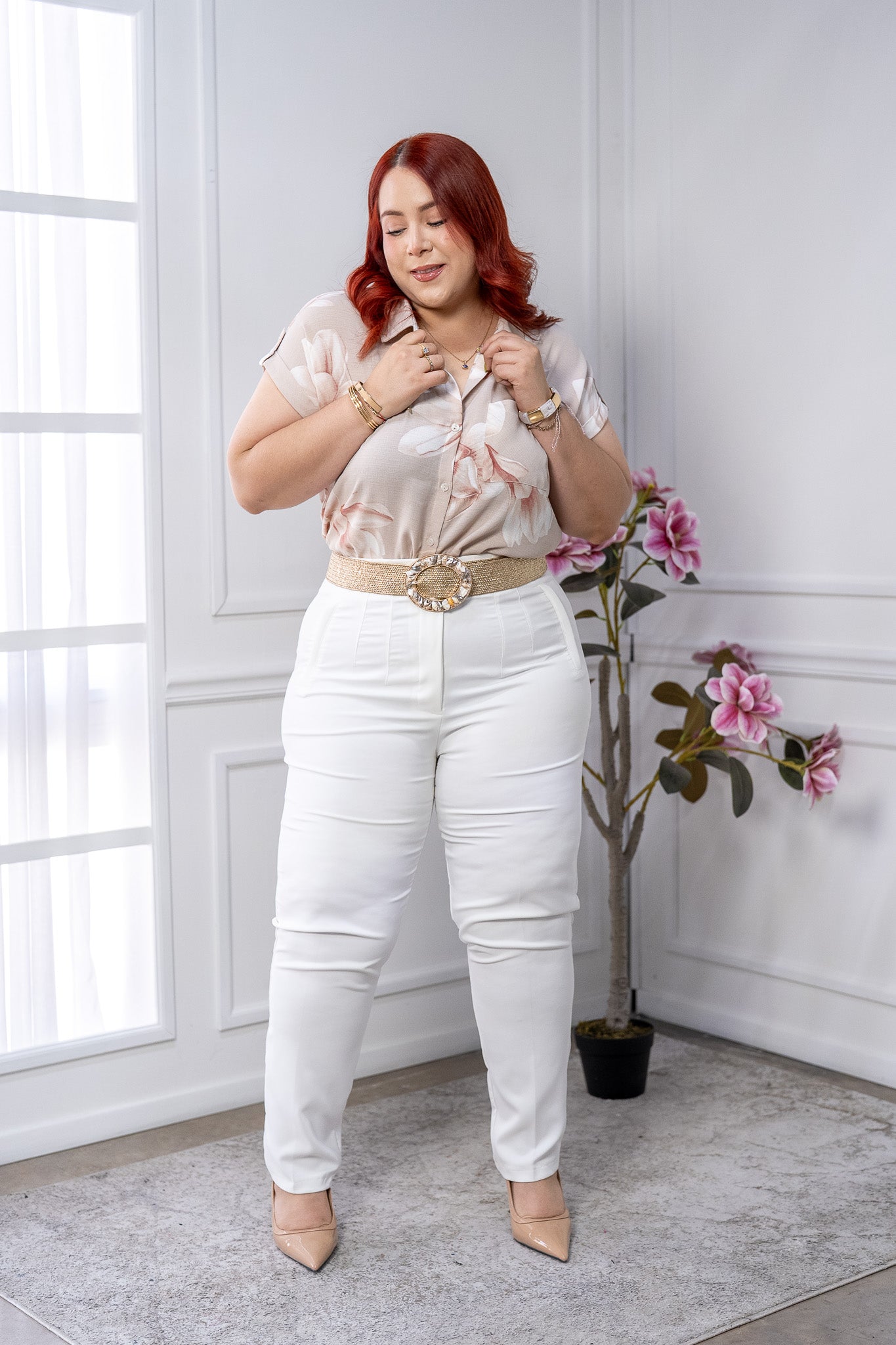 Camisa Curvy Beige Estampado Floral Botones Manga Corta Neutra