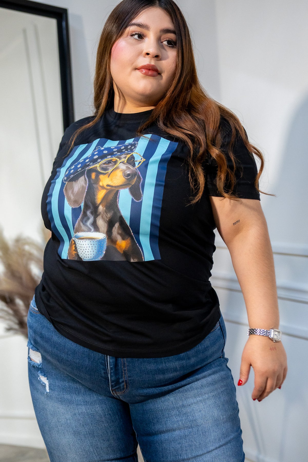 Playera Curvy Perrito Dachshund Pedrería Negra