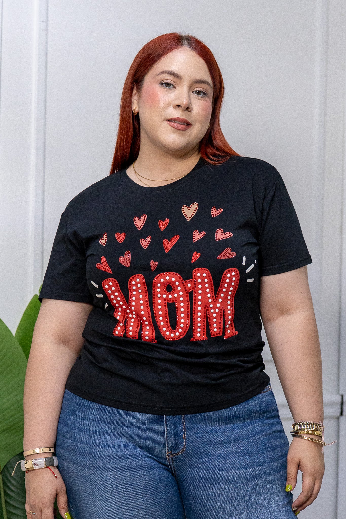 Playera Curvy Negra Estampado Mom con Pedrería Regalo Mamá