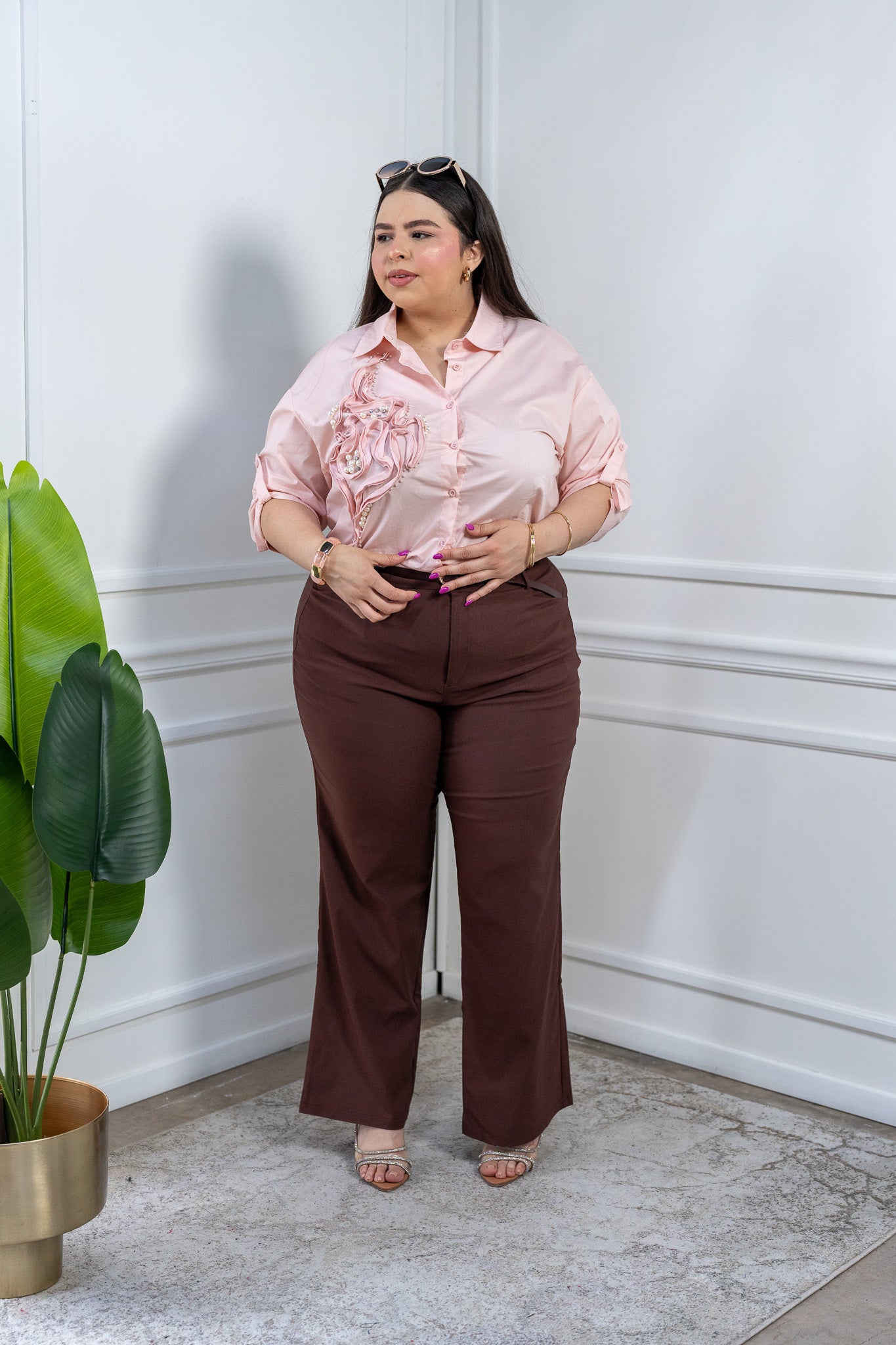 Pantalón Curvy Recto Vestir Café con Cinto Realza Glúteos