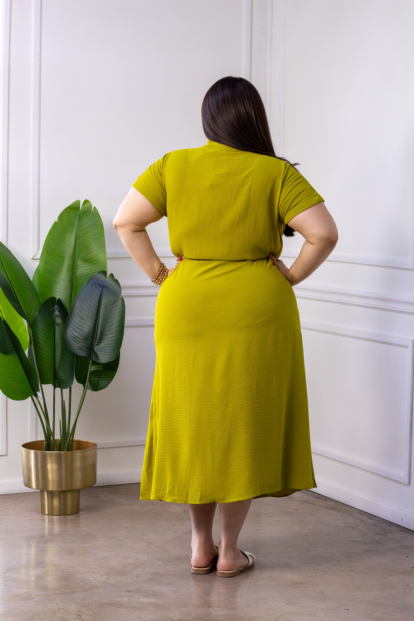 Vestido Curvy Camisero Midi Verde Olivo Crepé Lazo
