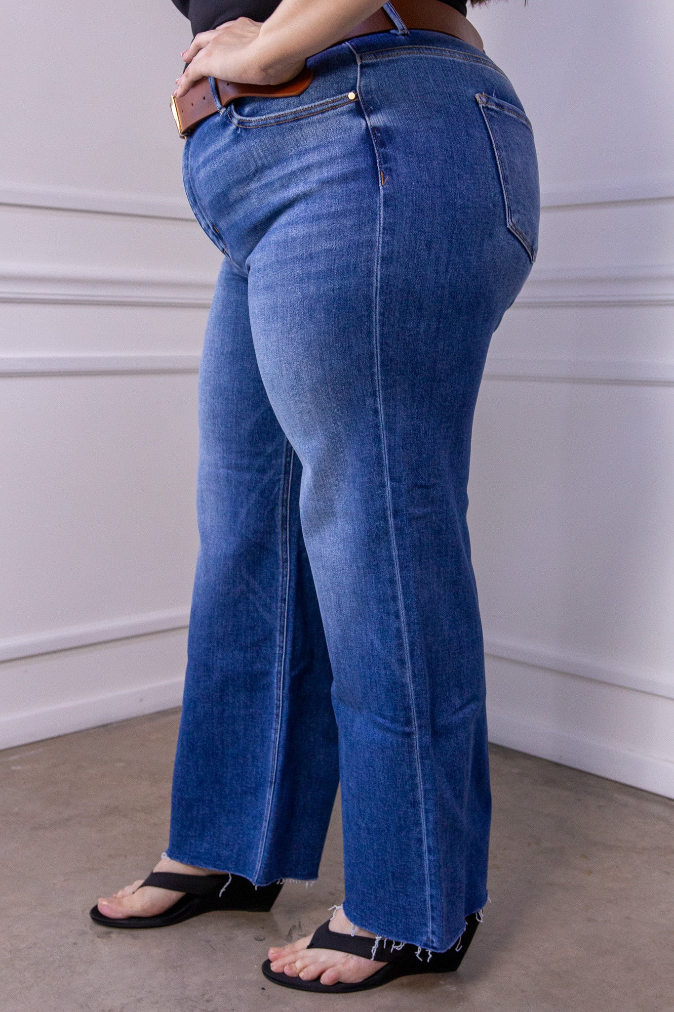 Dark cropped straight jeans