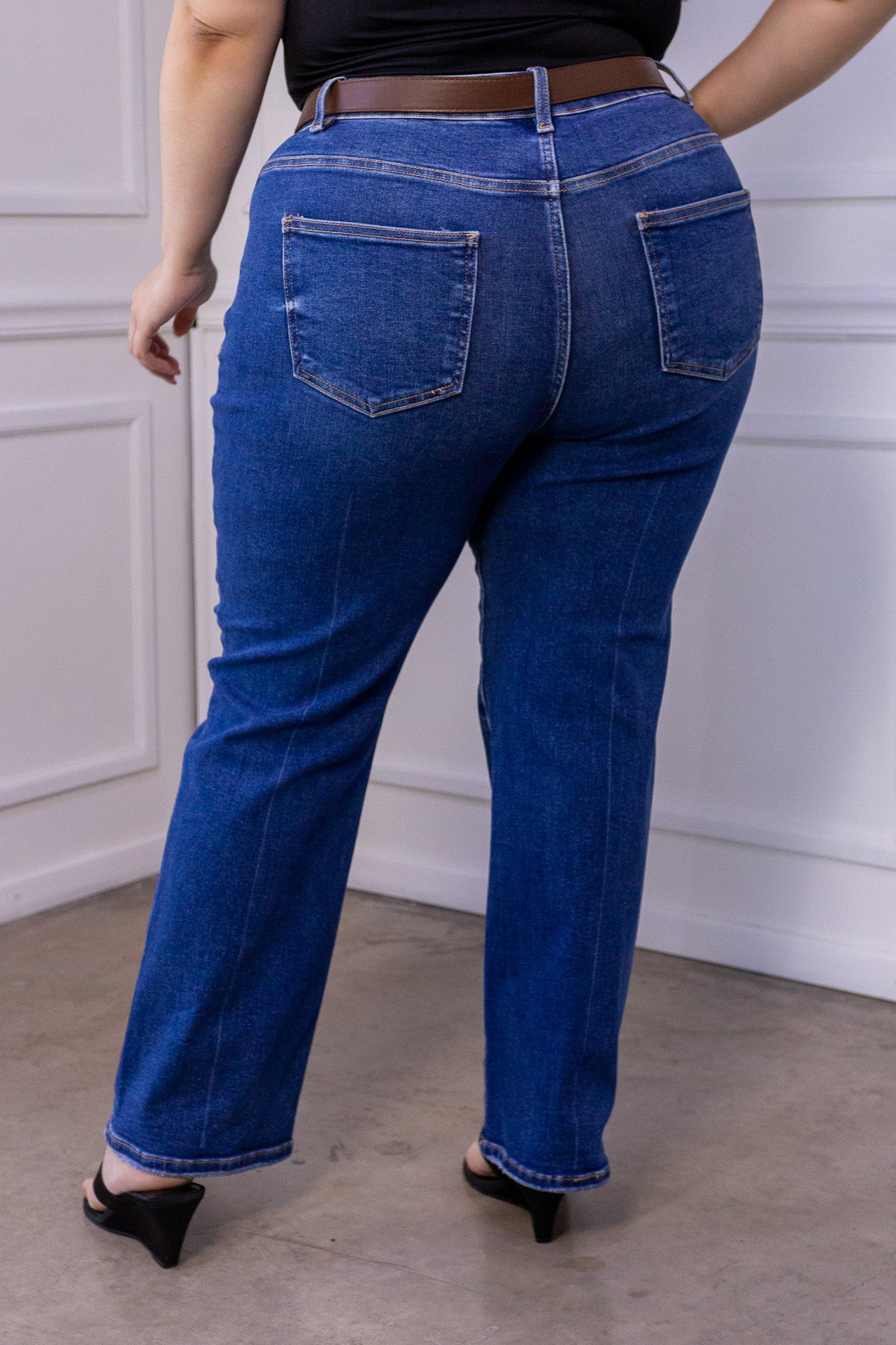 Jeans Curvy Recto Crop Cintura Alta Azul Oscuro