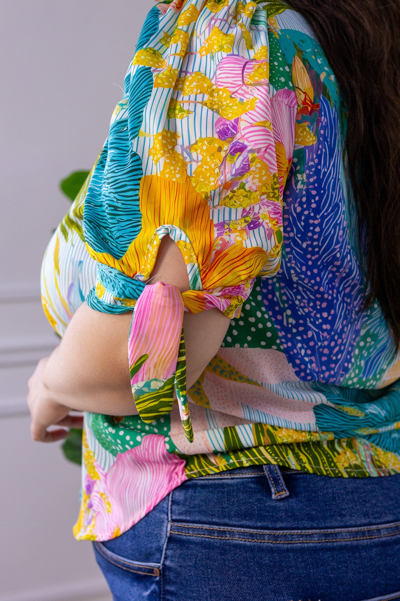 Blusa Curvy Estampado Tropical Cuello V Manga Corta