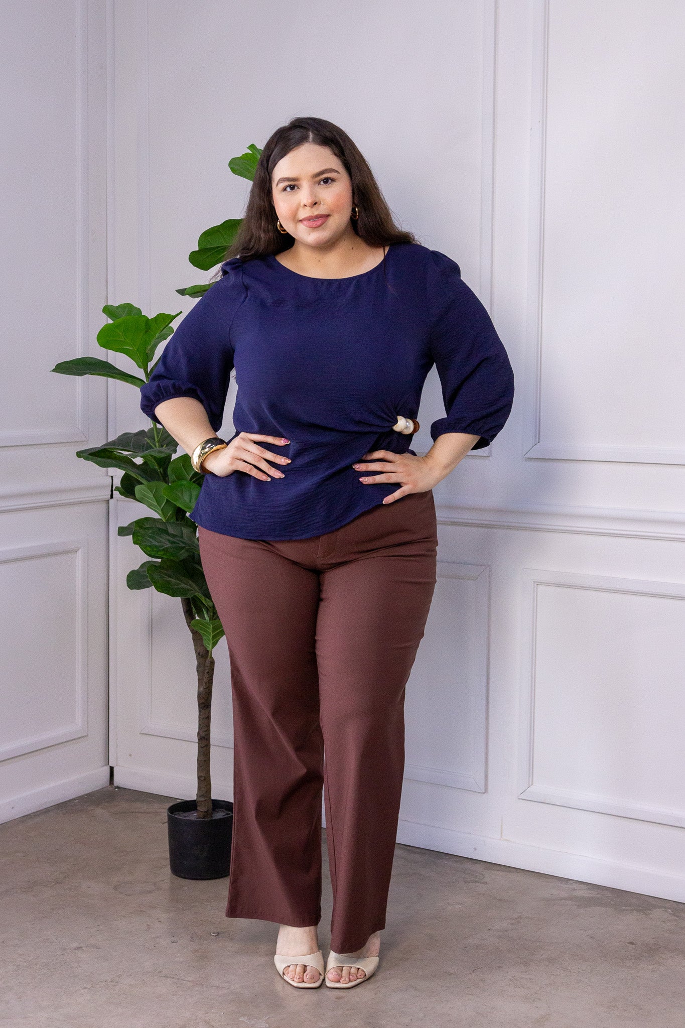 Pantalón Curvy Recto Vestir Café con Cinto Realza Glúteos