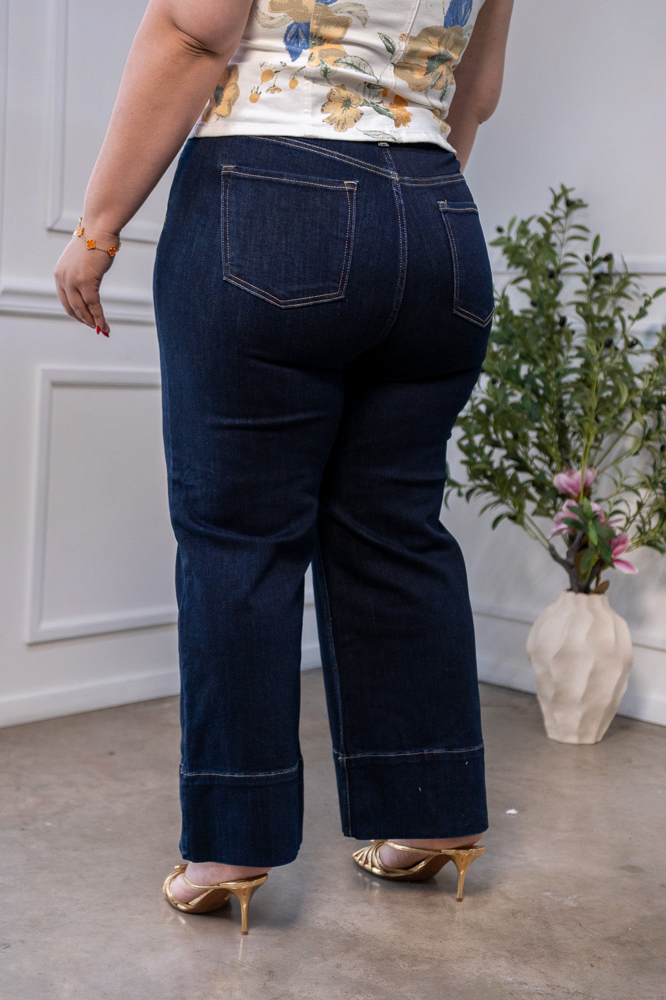 Dark high-rise cropped jeans