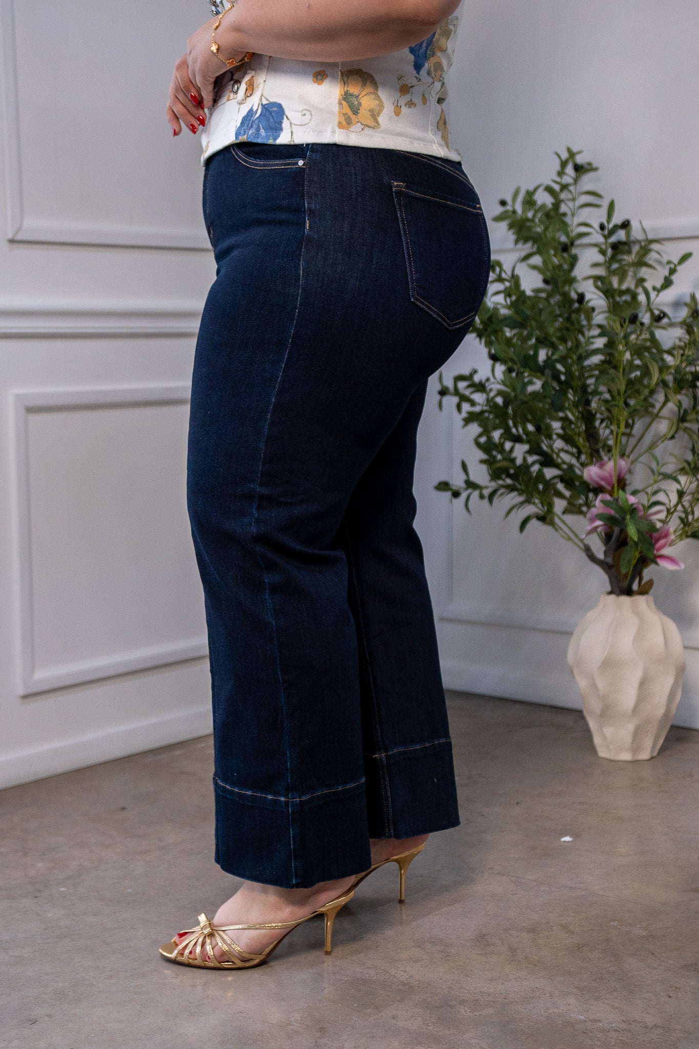 Dark high-rise cropped jeans