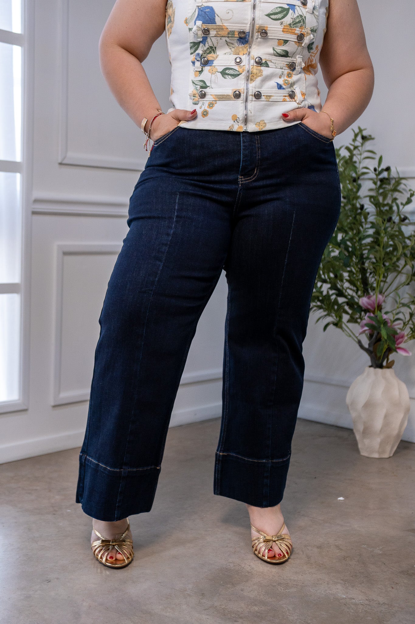 Dark high-rise cropped jeans