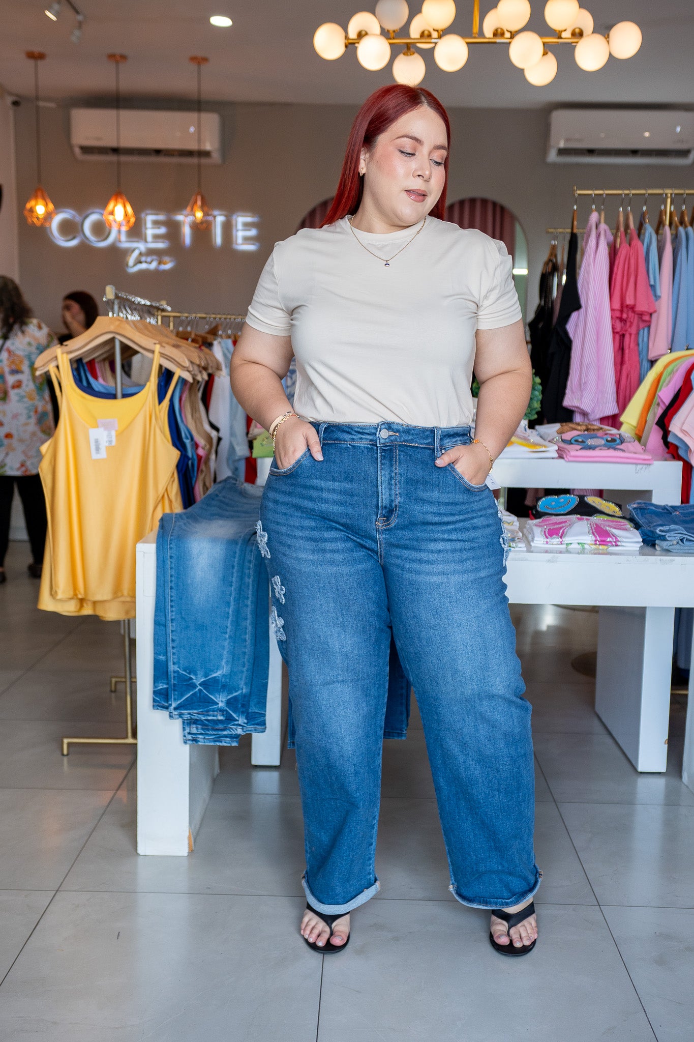 Jeans barrel con flores osc