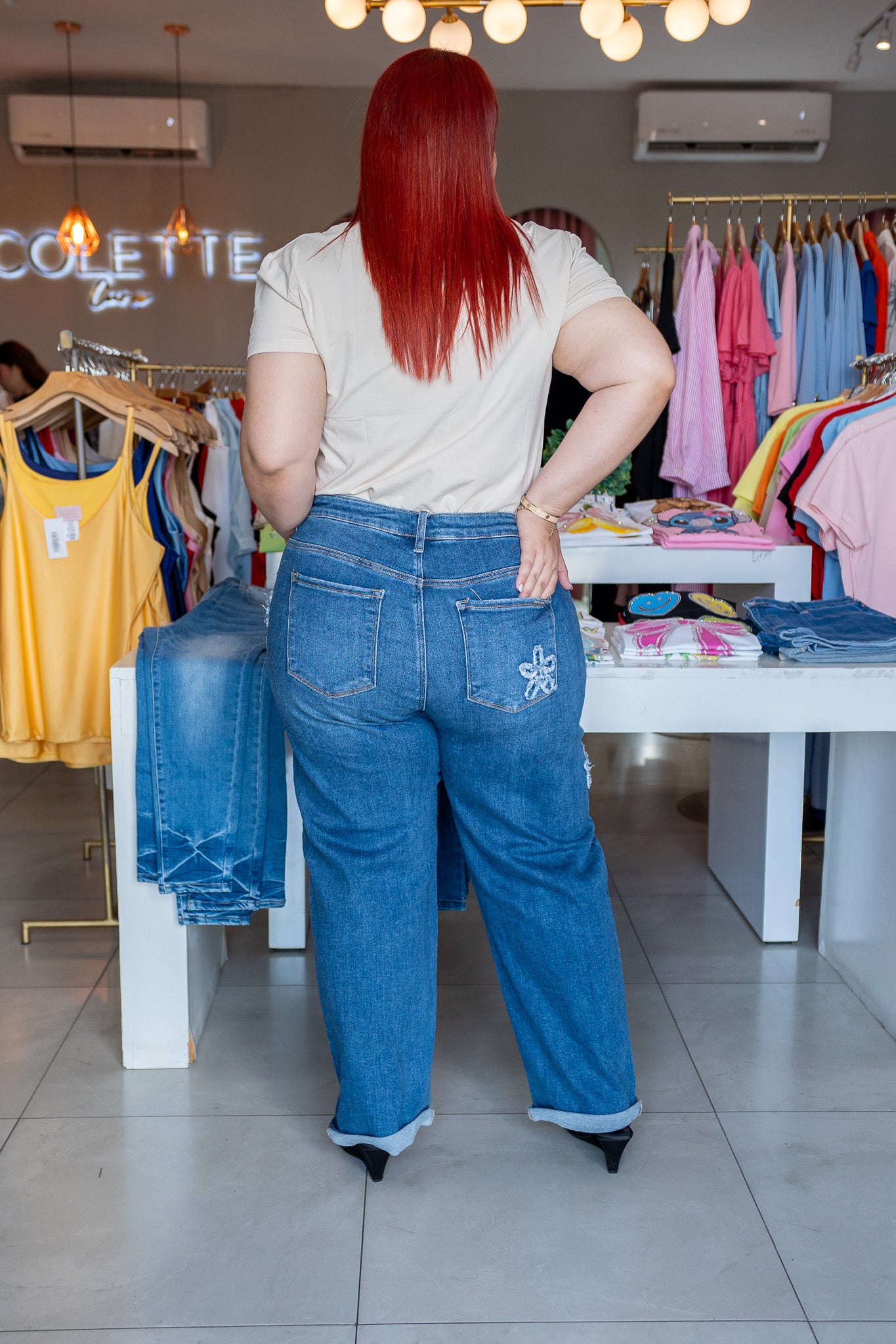 Jeans barrel con flores osc