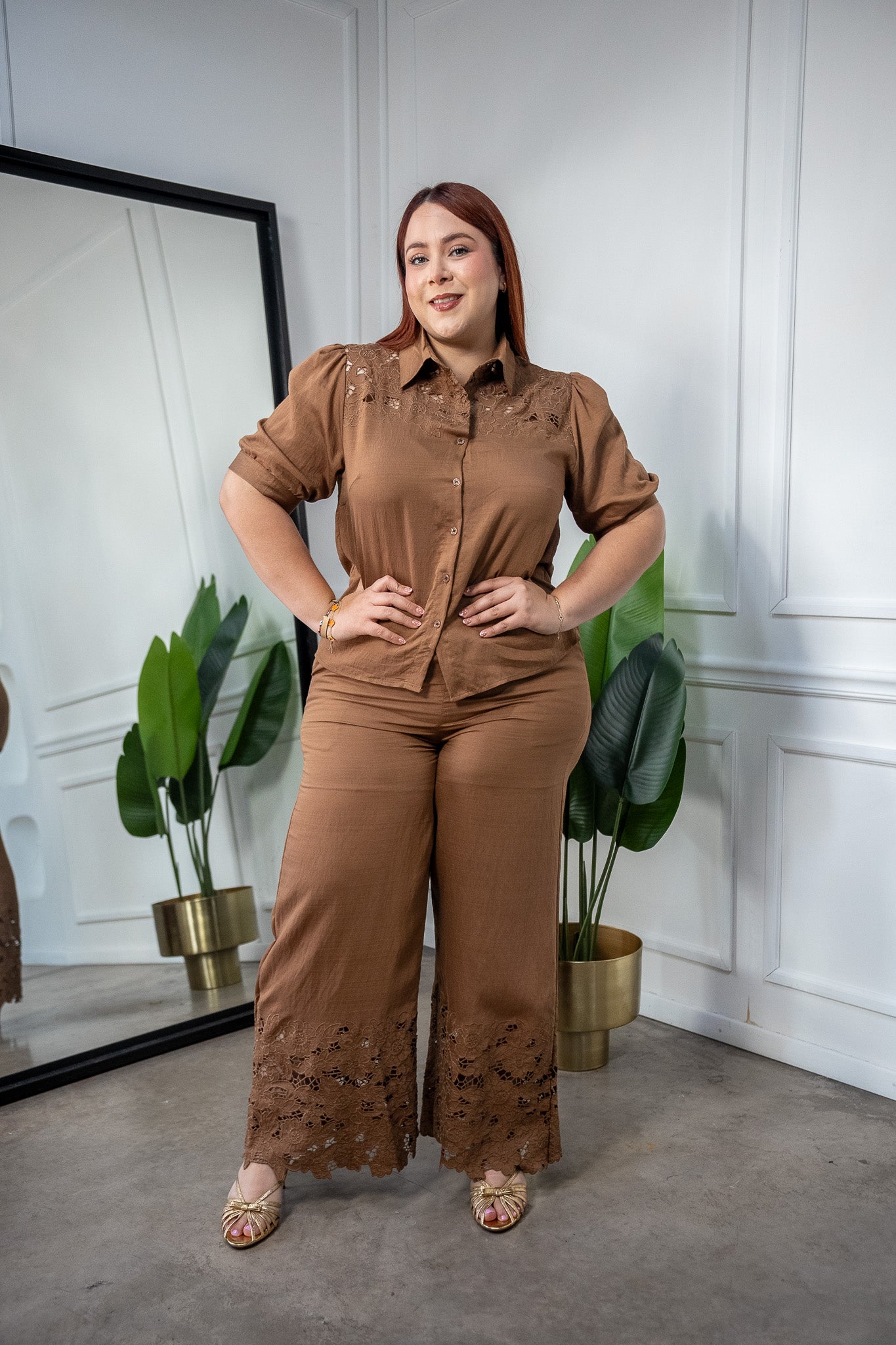 Set Pantalon con Bordado Curvy Cafe
