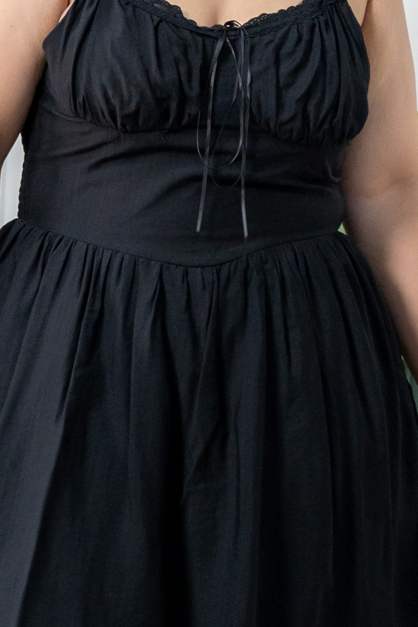 Vestido Corto Curvy Tirantes Negro Elegante