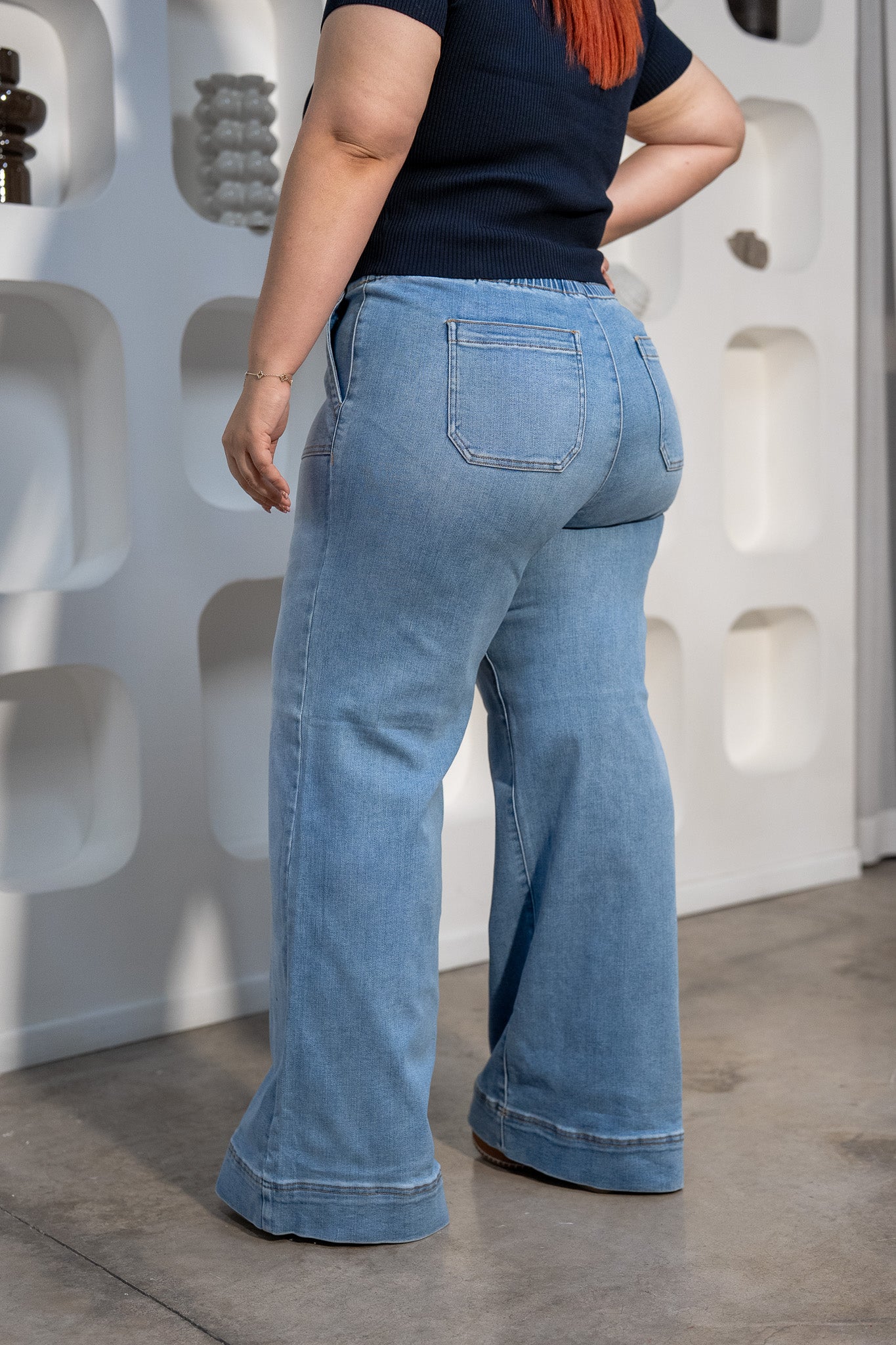 Jeans curvy tiro alto azul claro talla extra 1X-3X, vista posterior