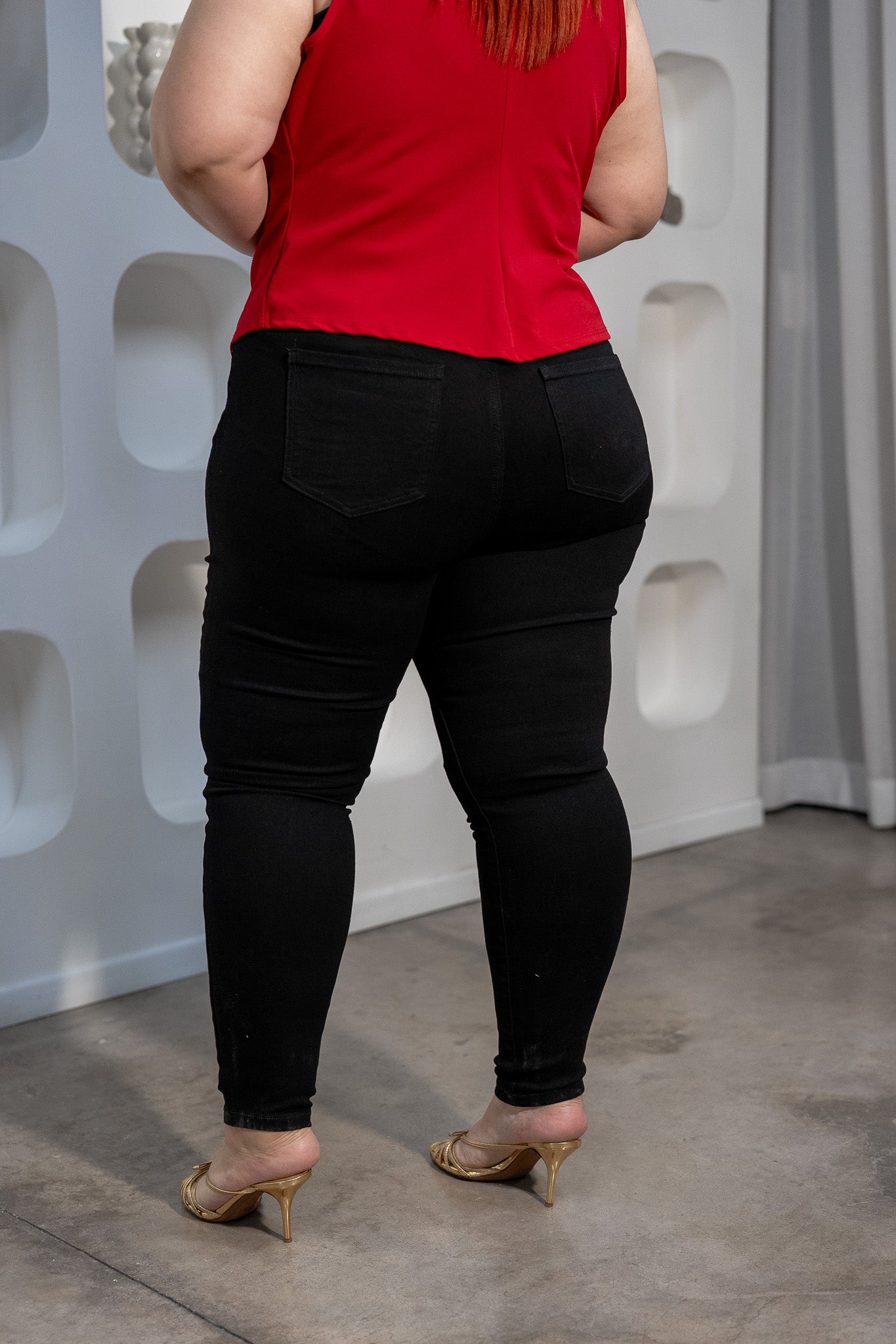 Jeans skinny curvy negro liso talla extra 1X-3X, de cuerpo completo