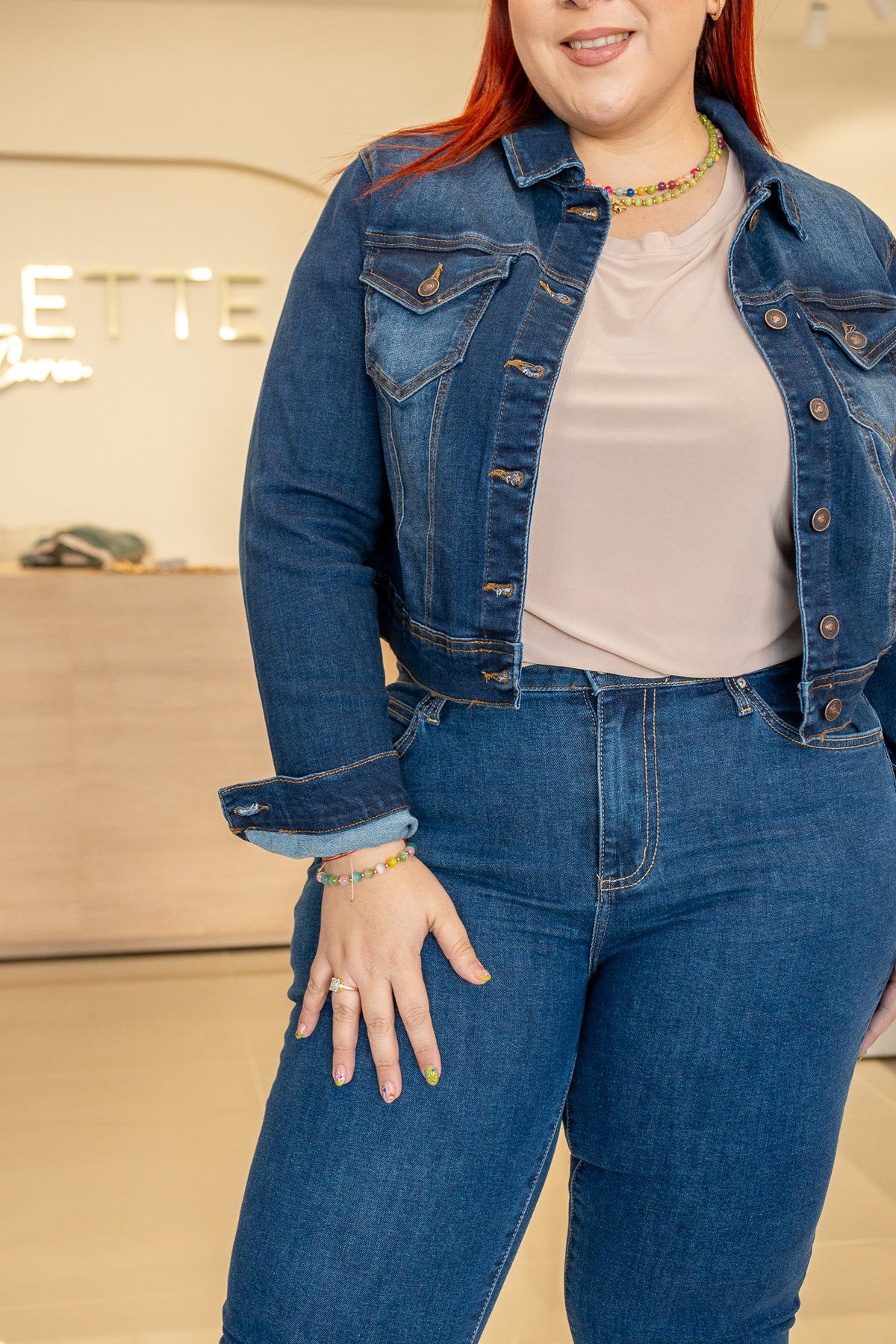 Chamarra Curvy Mezclilla Cropped Botones Denim Oscuro