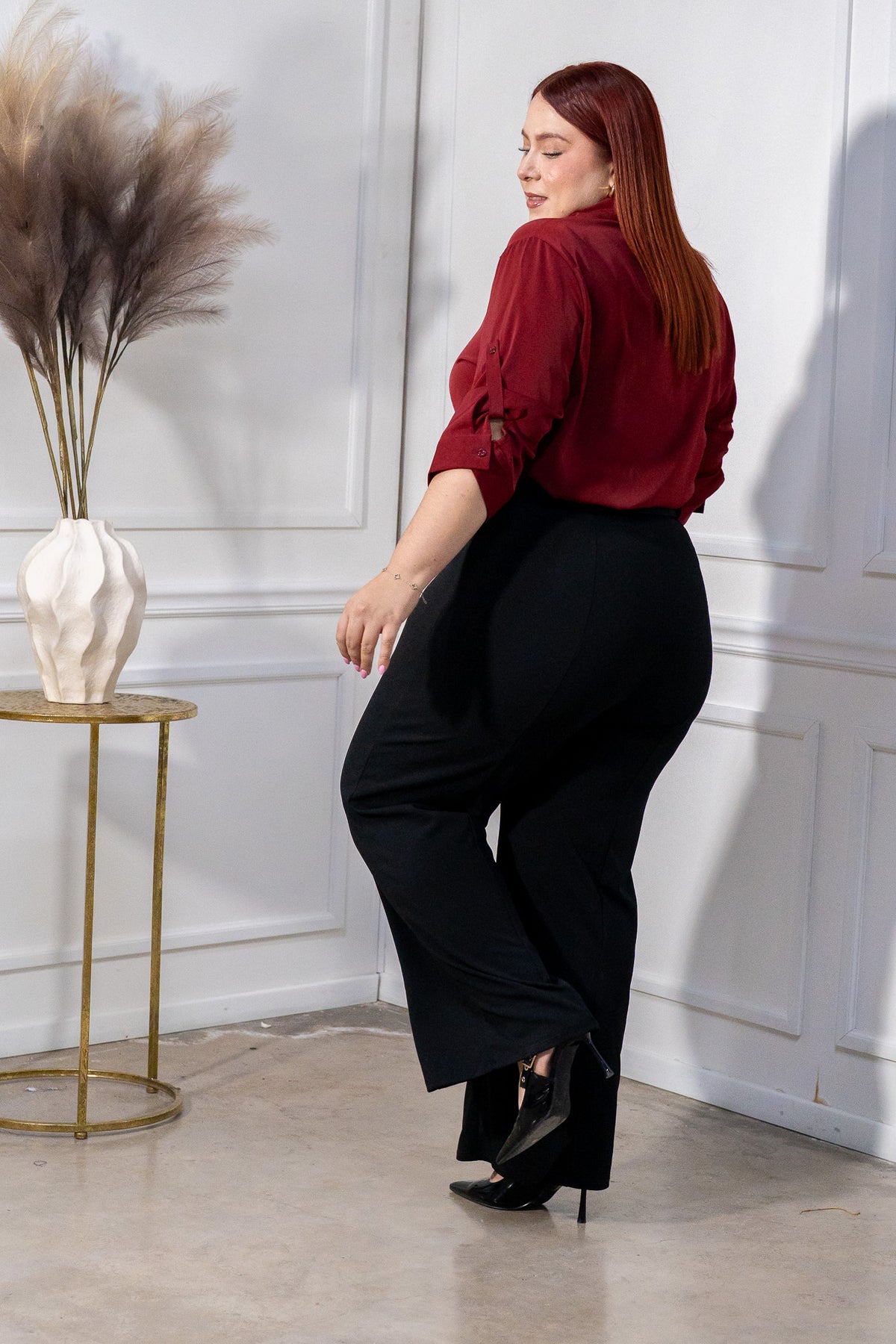 Pantalón Curvy Ancho Tiro Alto con Cinto Negro