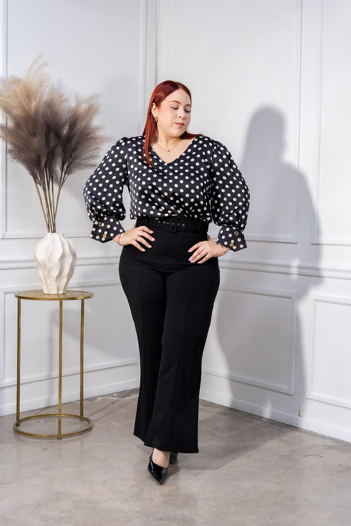 Pantalón Curvy Ancho Tiro Alto con Cinto Negro