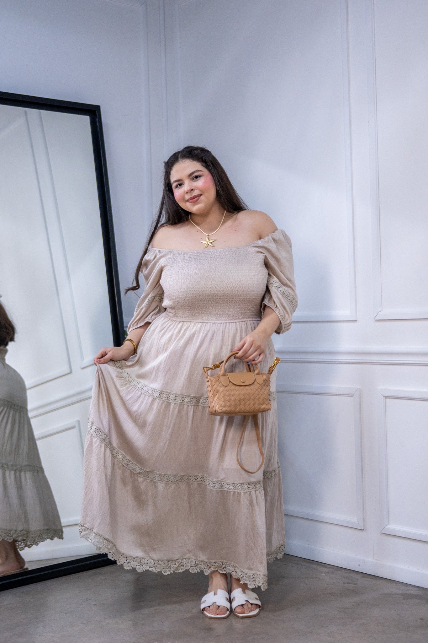 Maxi Vestido Curvy Escote Cuadrado Resorte Manga Abullonada Beige