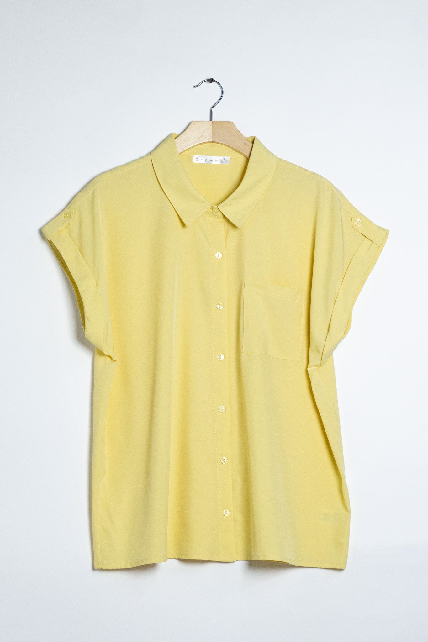 Camisa Curvy Lisa con Bolsa Amarilla - frente