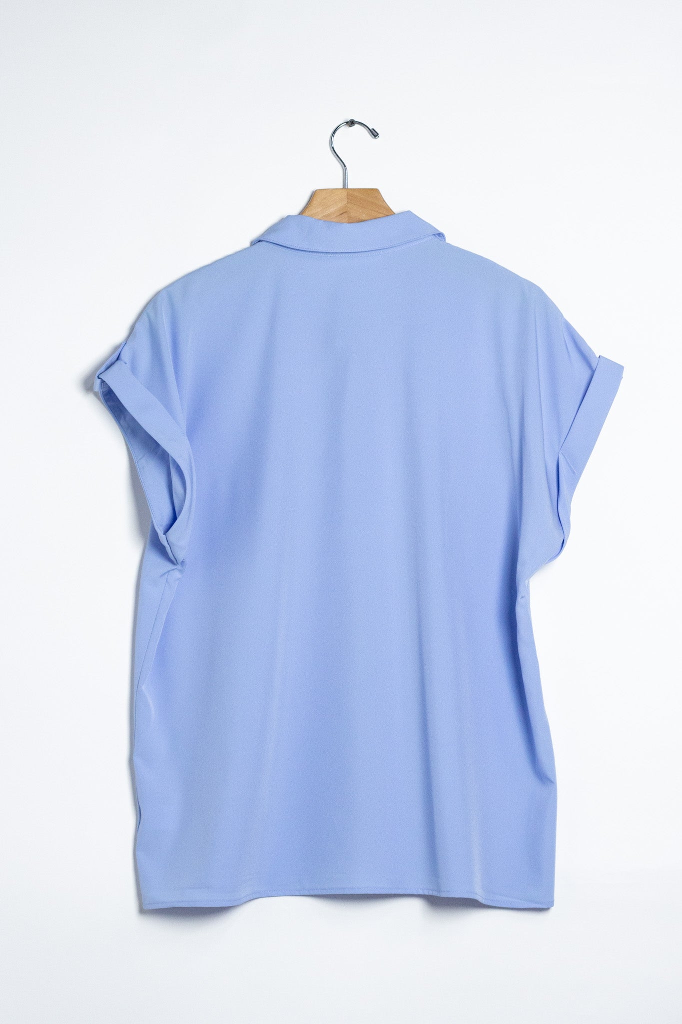 Camisa Curvy Lisa con Bolsa Azul - detalle