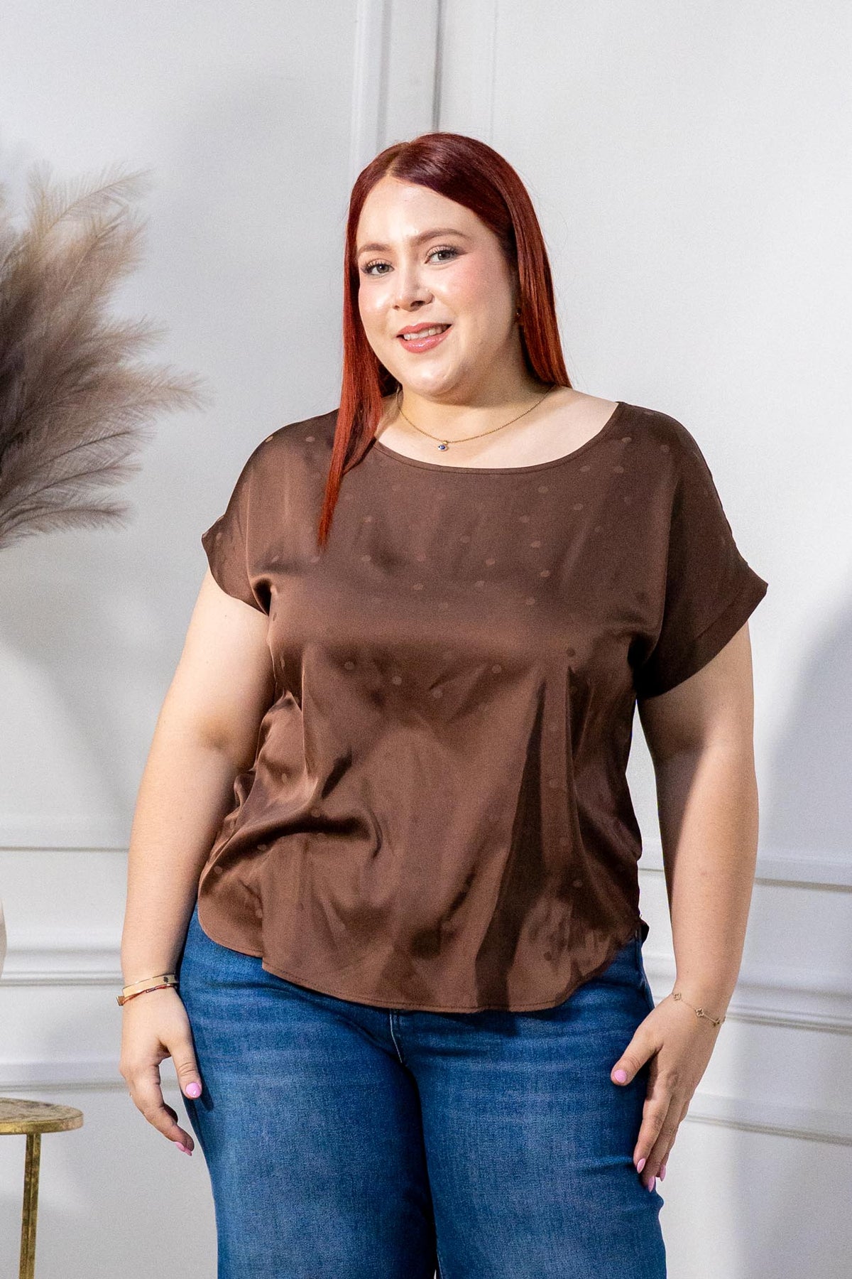 Blusa Curvy Satín Polka Café