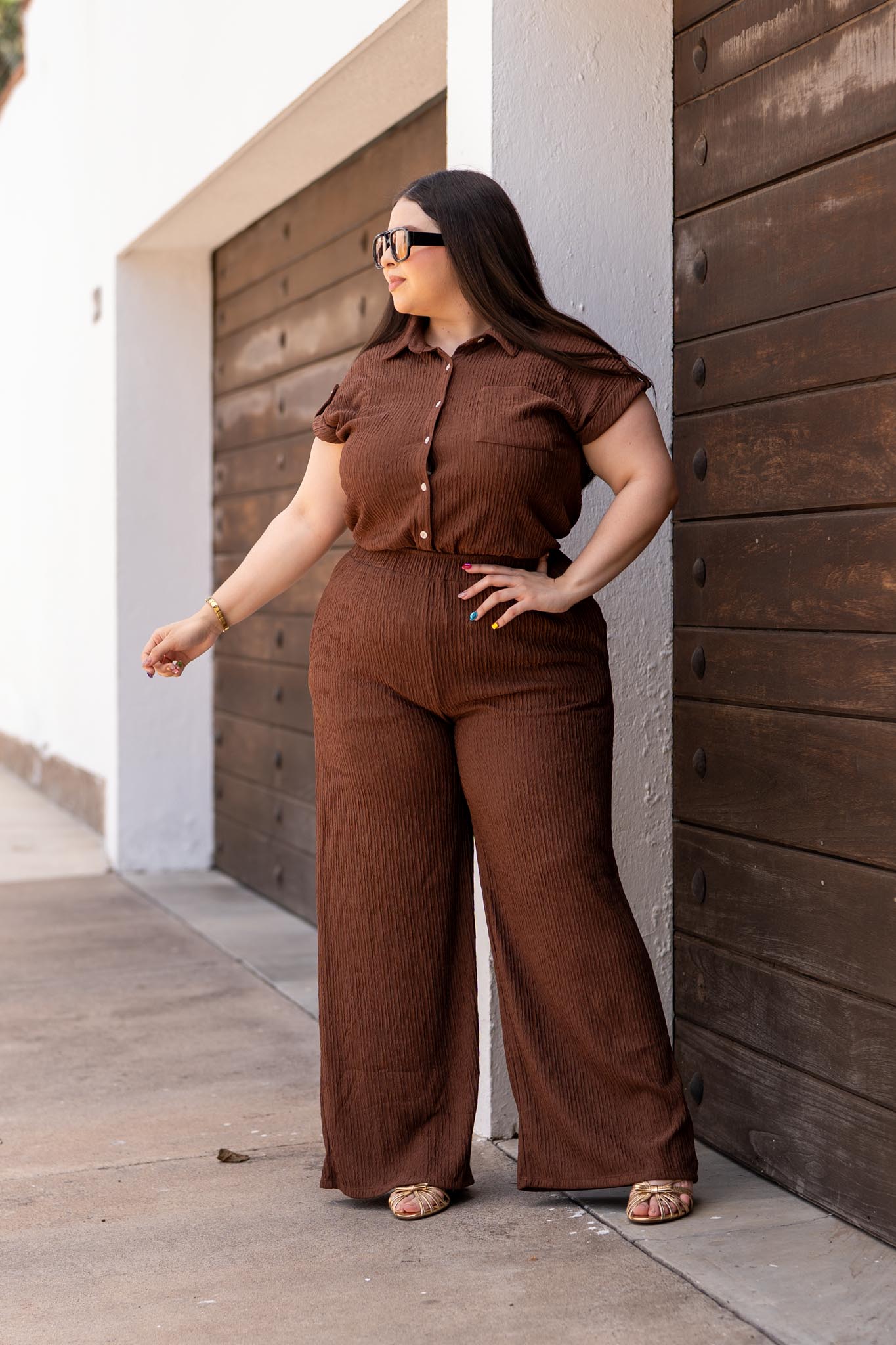 Set Camisa Cropped y Pantalón Textura Curvy Moka