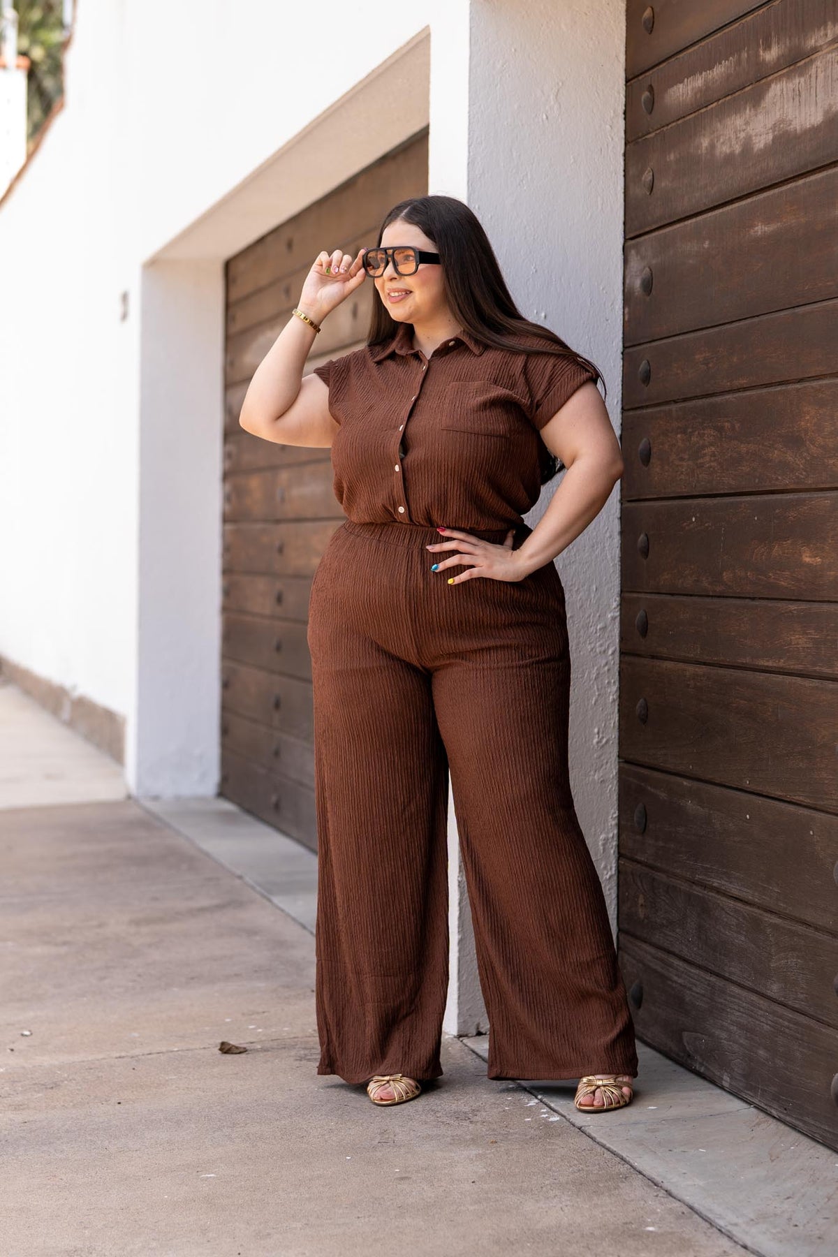 Set Camisa Cropped y Pantalón Textura Curvy Moka