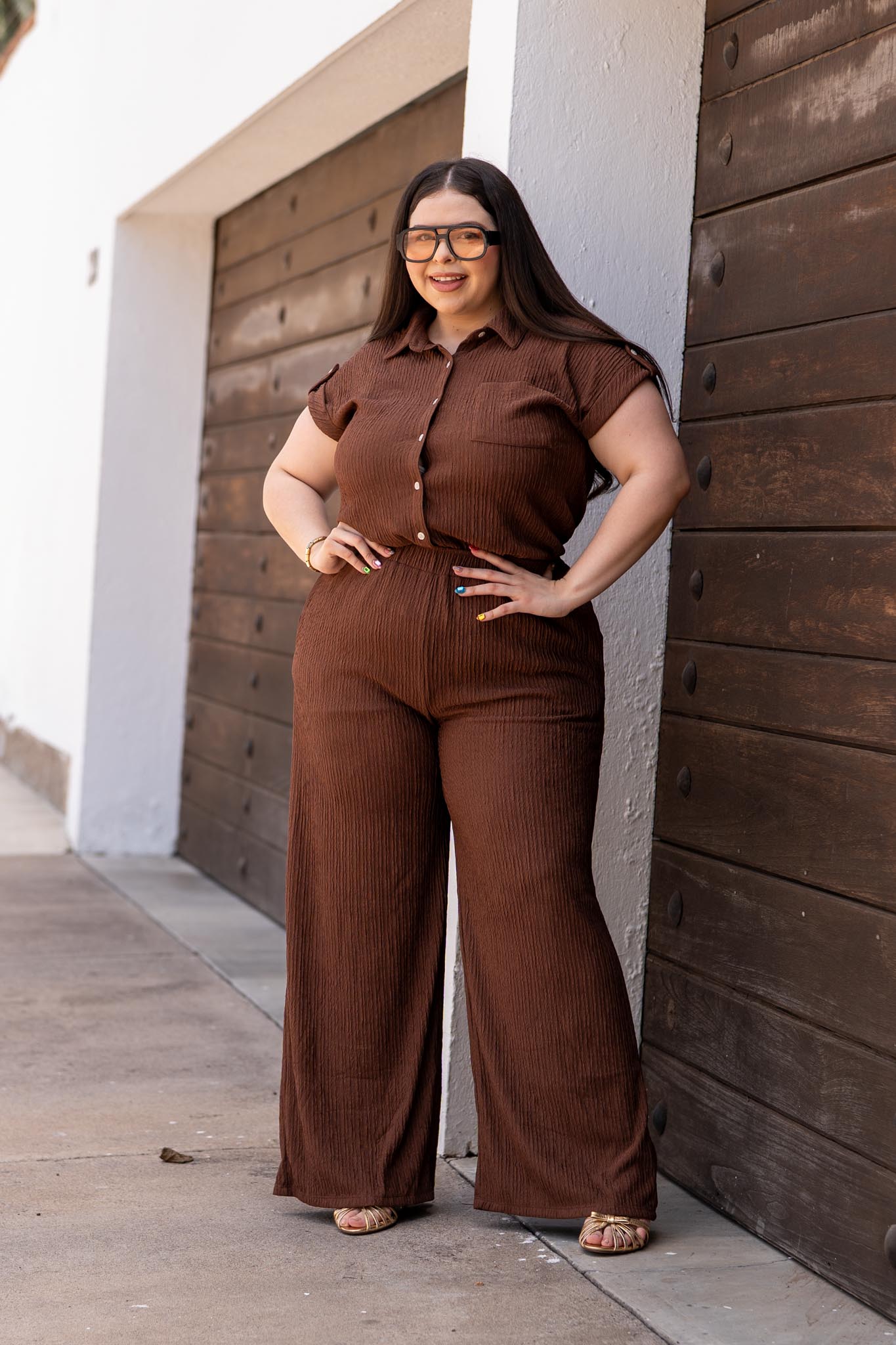 Set Camisa Cropped y Pantalón Textura Curvy Moka