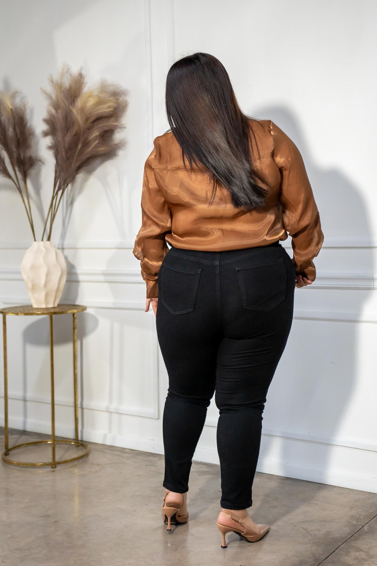 Camisa Curvy Satinada Brillo Manga Larga Café
