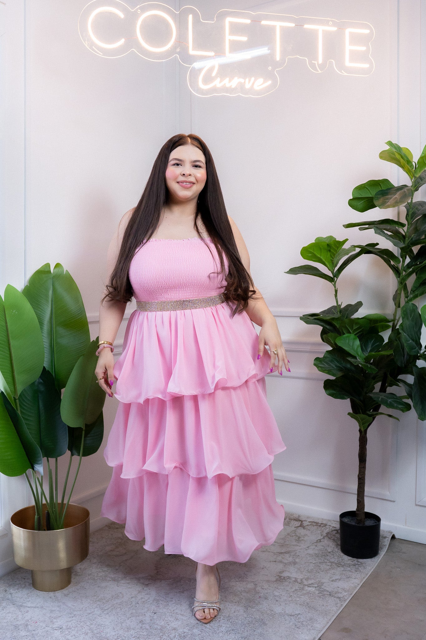 Vestido Curvy de Gasa Rosa con Holanes y Cintura Elástica