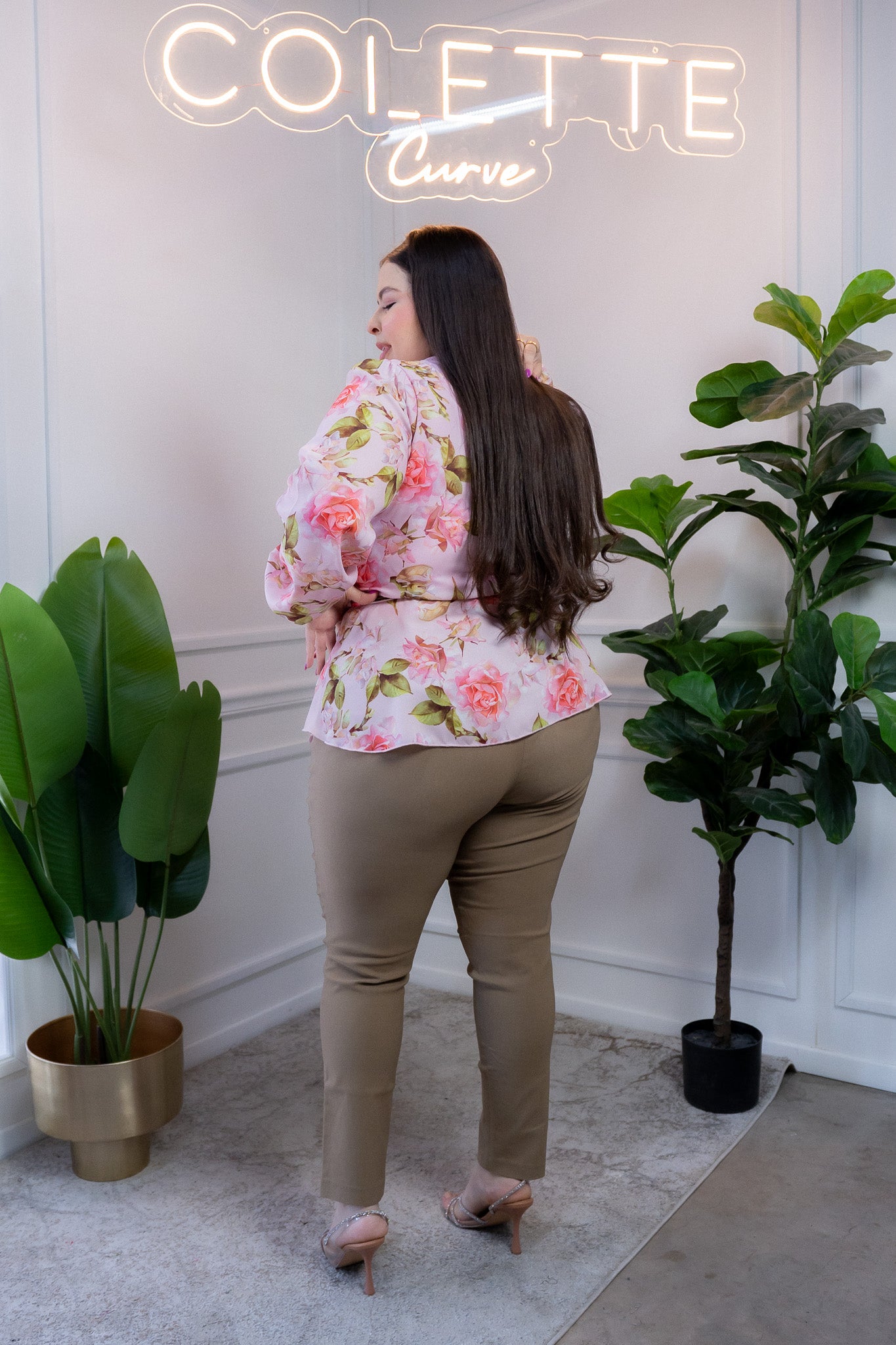 Pantalón Curvy Vestir Caki con Cinto Realza Glúteos