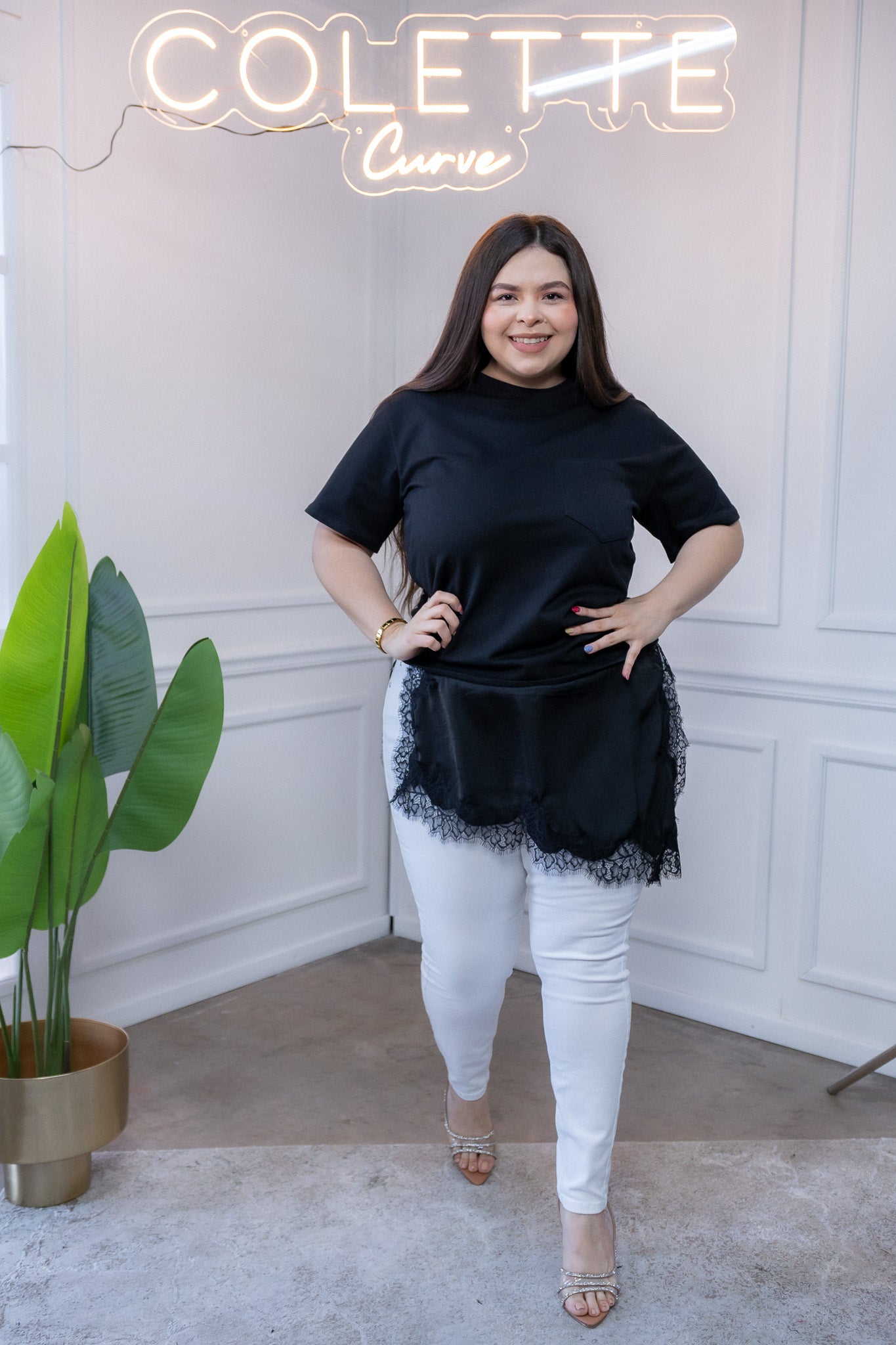 Blusa Curvy Algodón con Encaje Asimétrico Negro Casual Chic