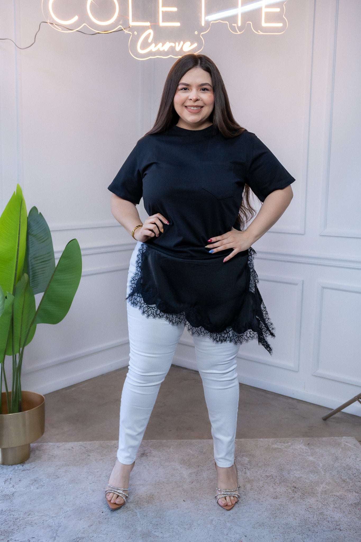Blusa Curvy Algodón con Encaje Asimétrico Negro Casual Chic