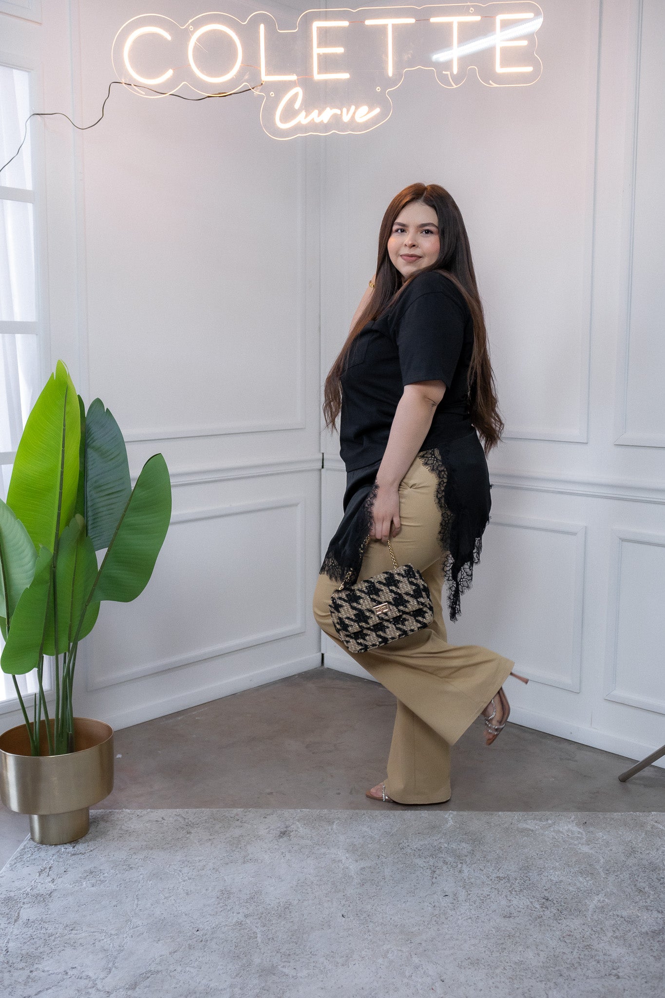 Blusa Curvy Algodón con Encaje Asimétrico Negro Casual Chic