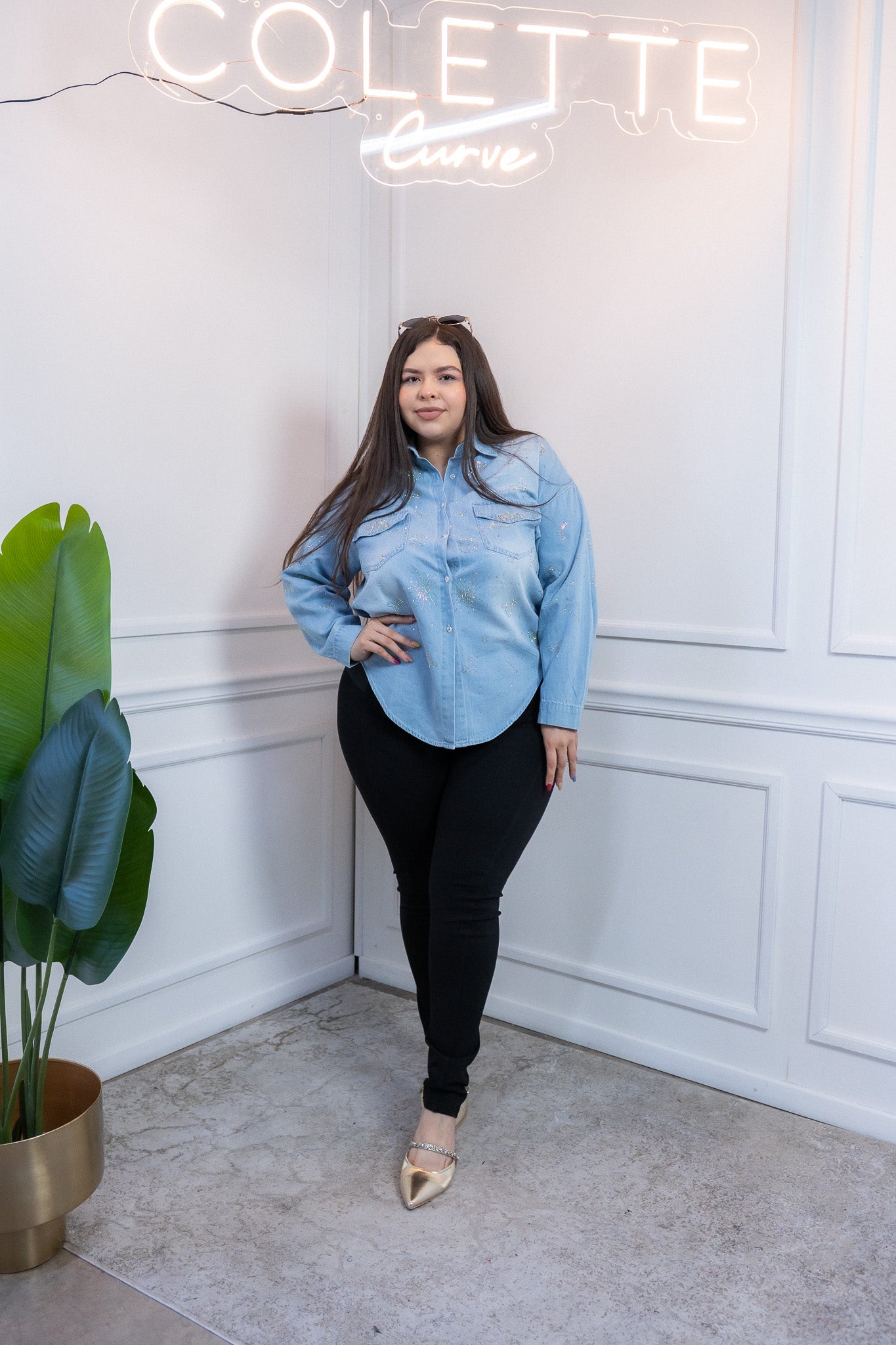 Camisa Curvy Mezclilla con Pedrería Botones Frontales Chic
