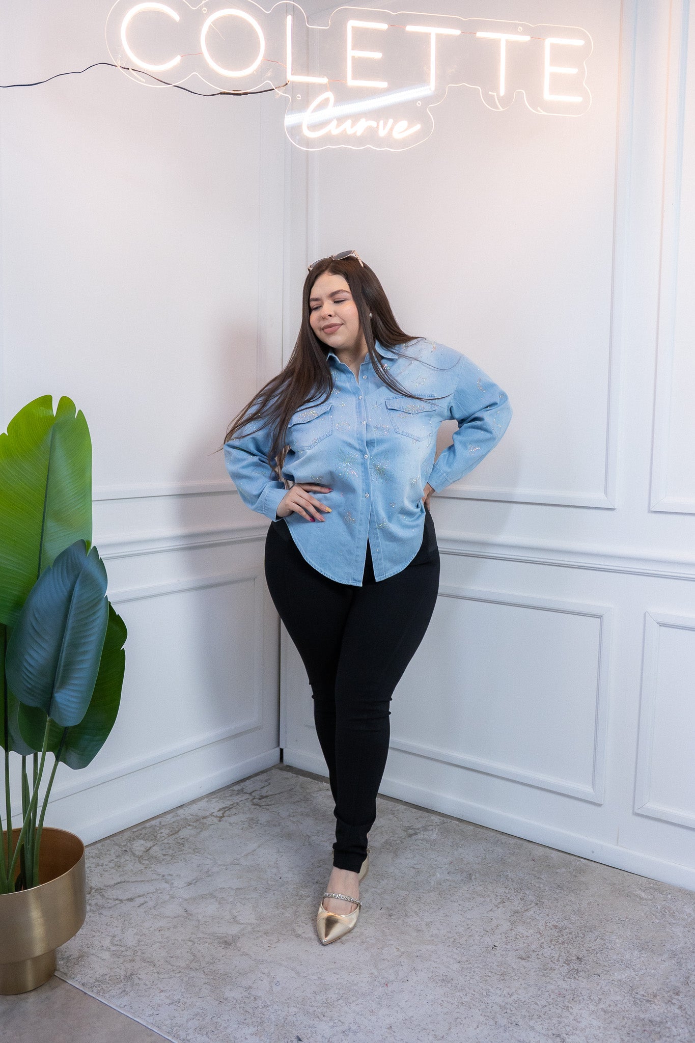 Camisa Curvy Mezclilla con Pedrería Botones Frontales Chic