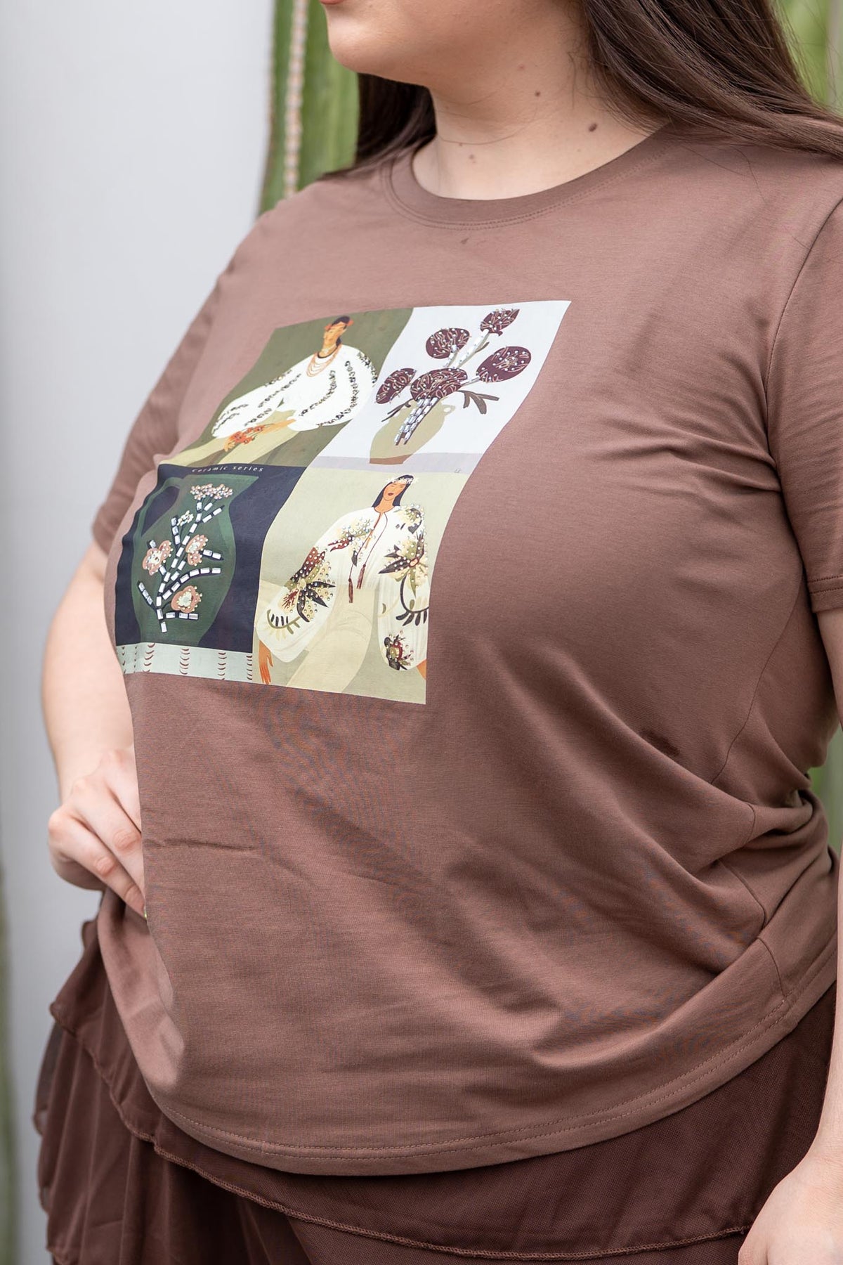 Blusa Cuello Redondo Estampado Abstracto Curvy Café